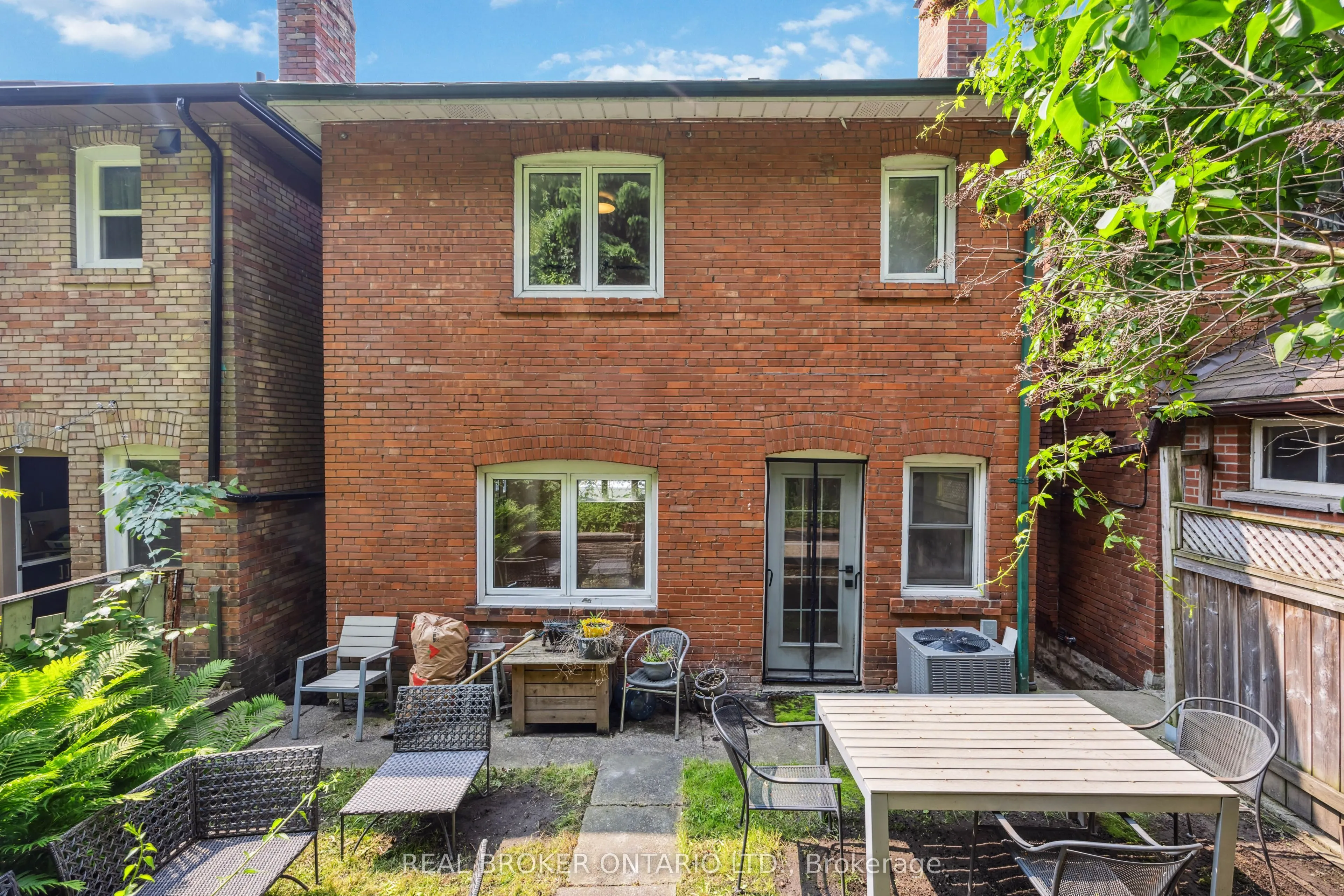 658 Davenport Road