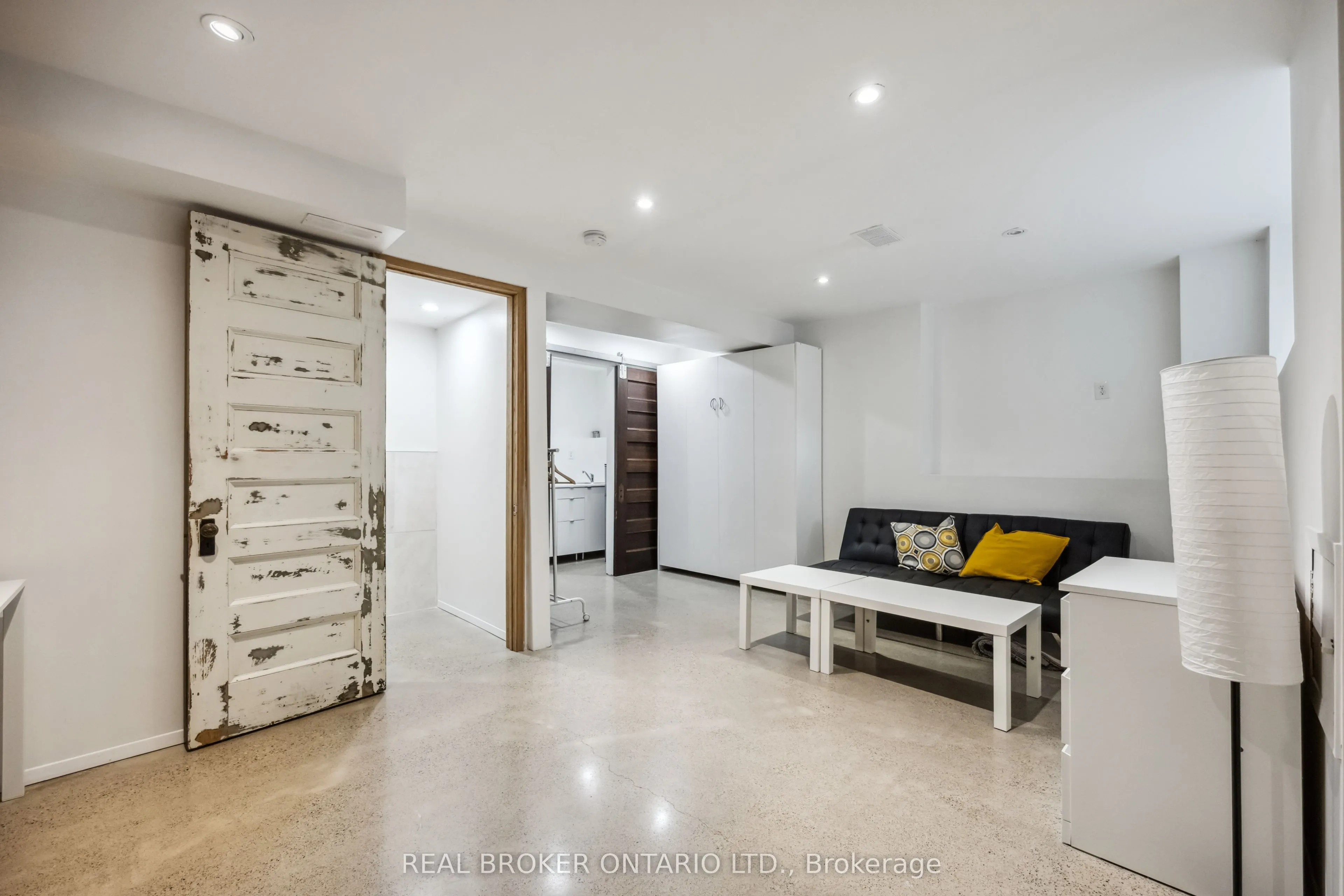 658 Davenport Road