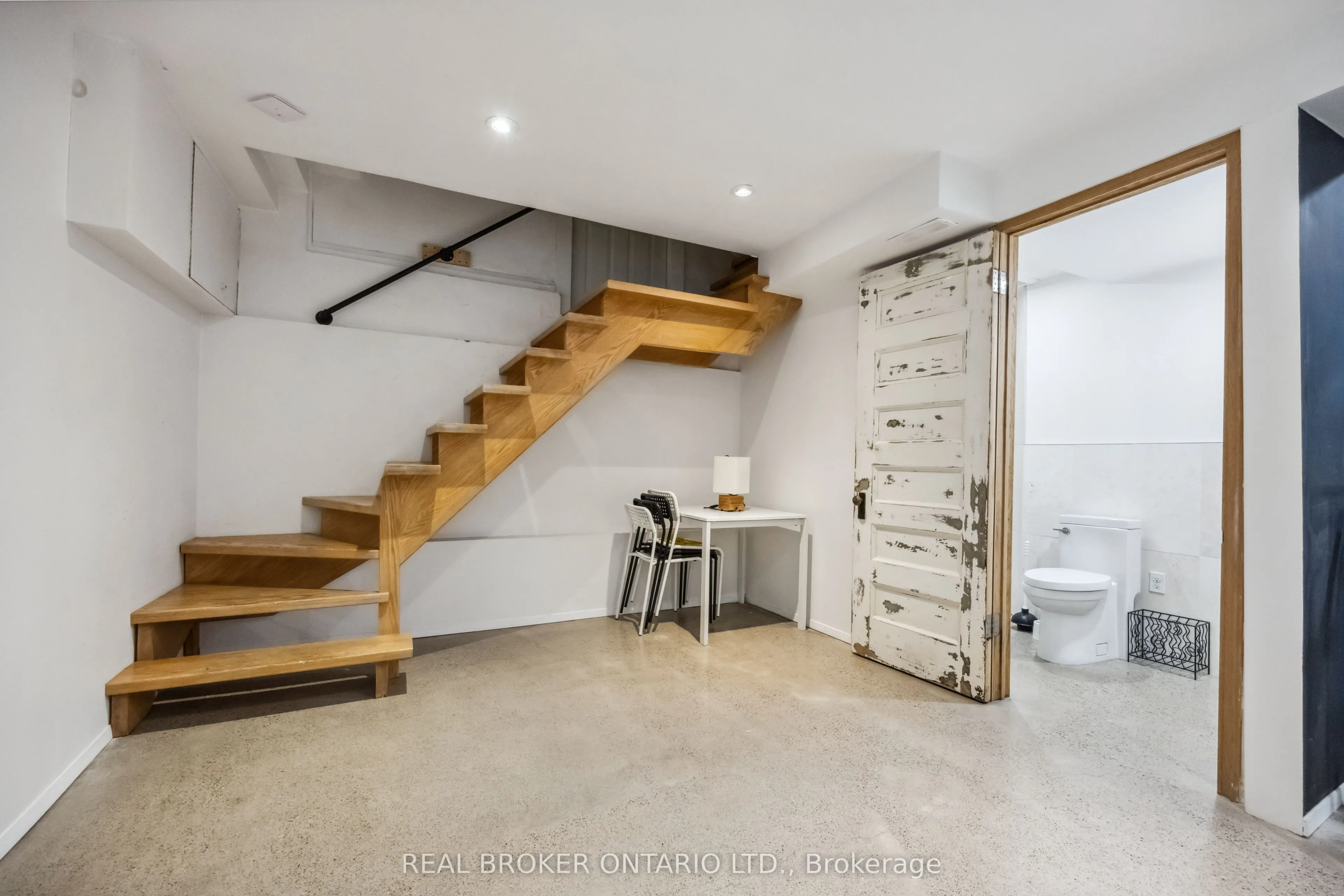 658 Davenport Road