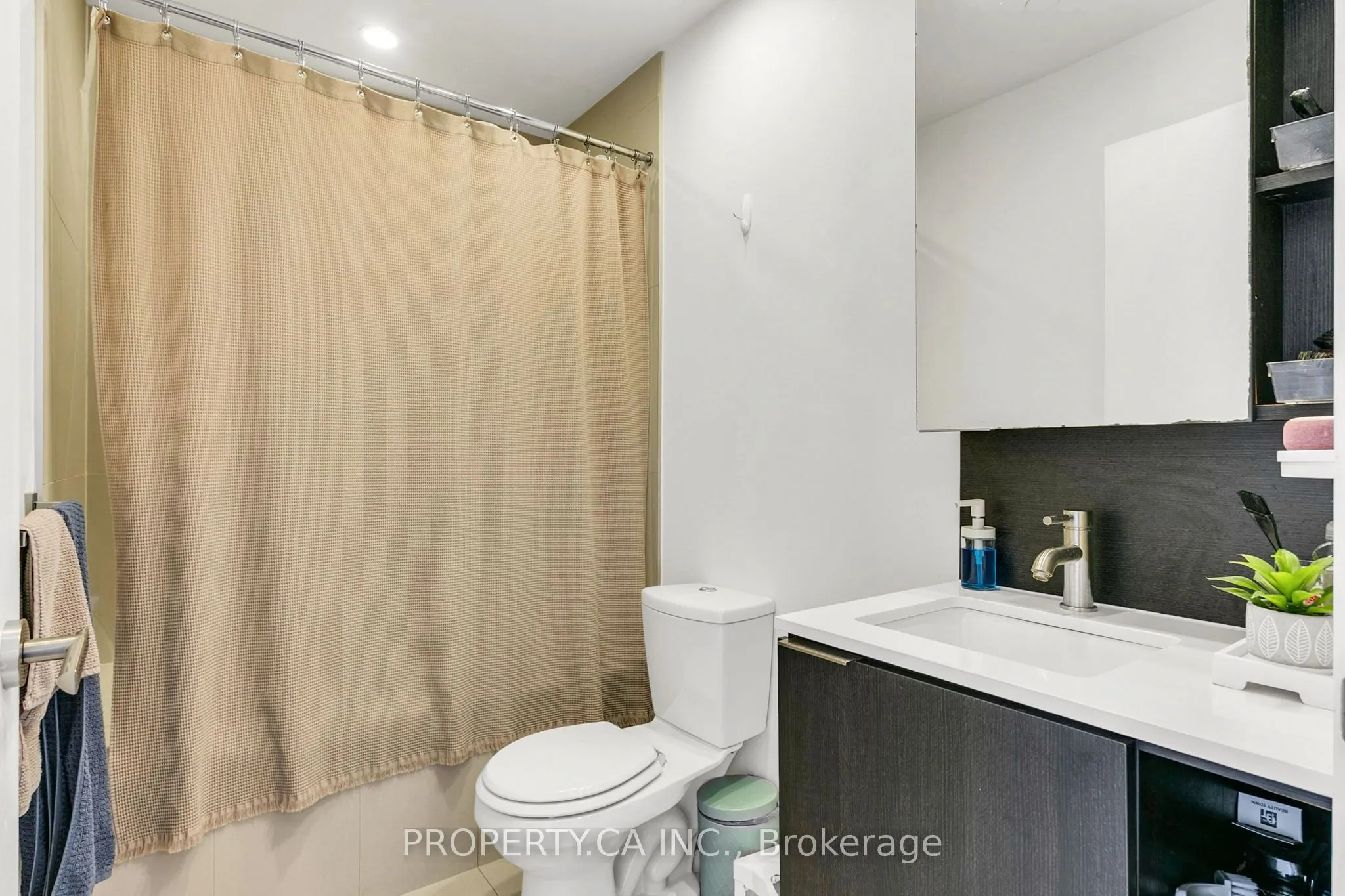170 Sumach Street, #2213