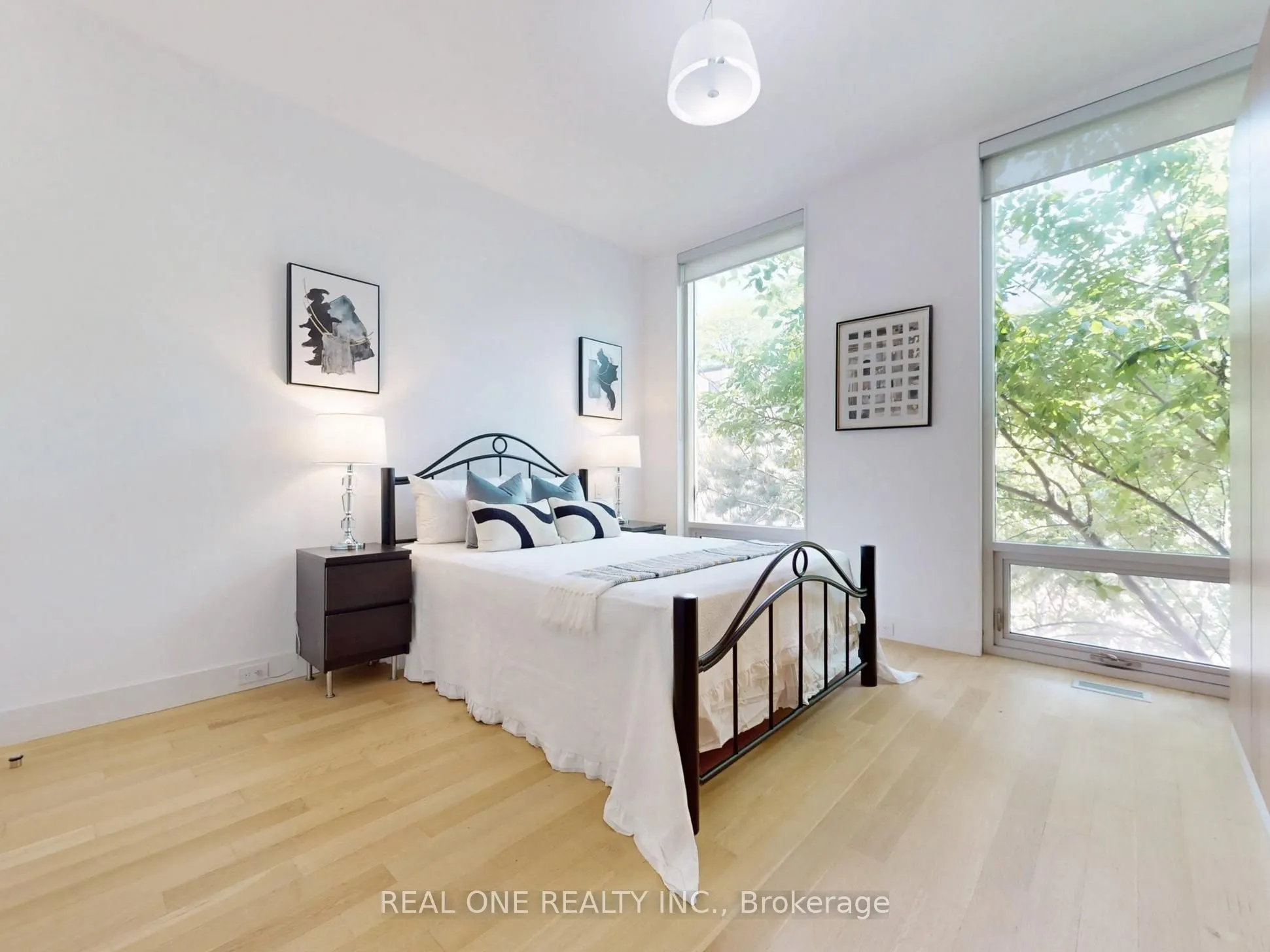 840 Richmond Street W