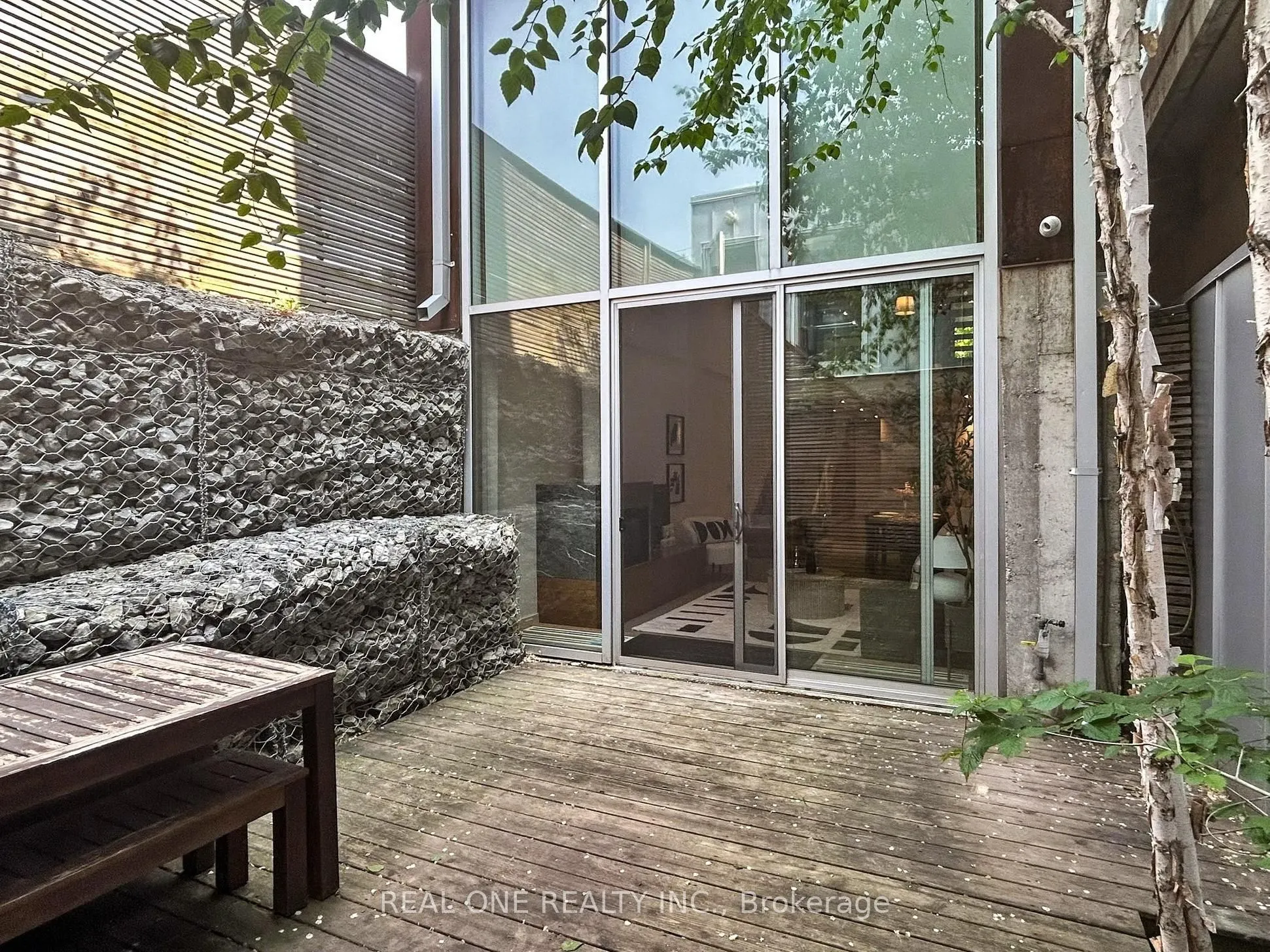 840 Richmond Street W