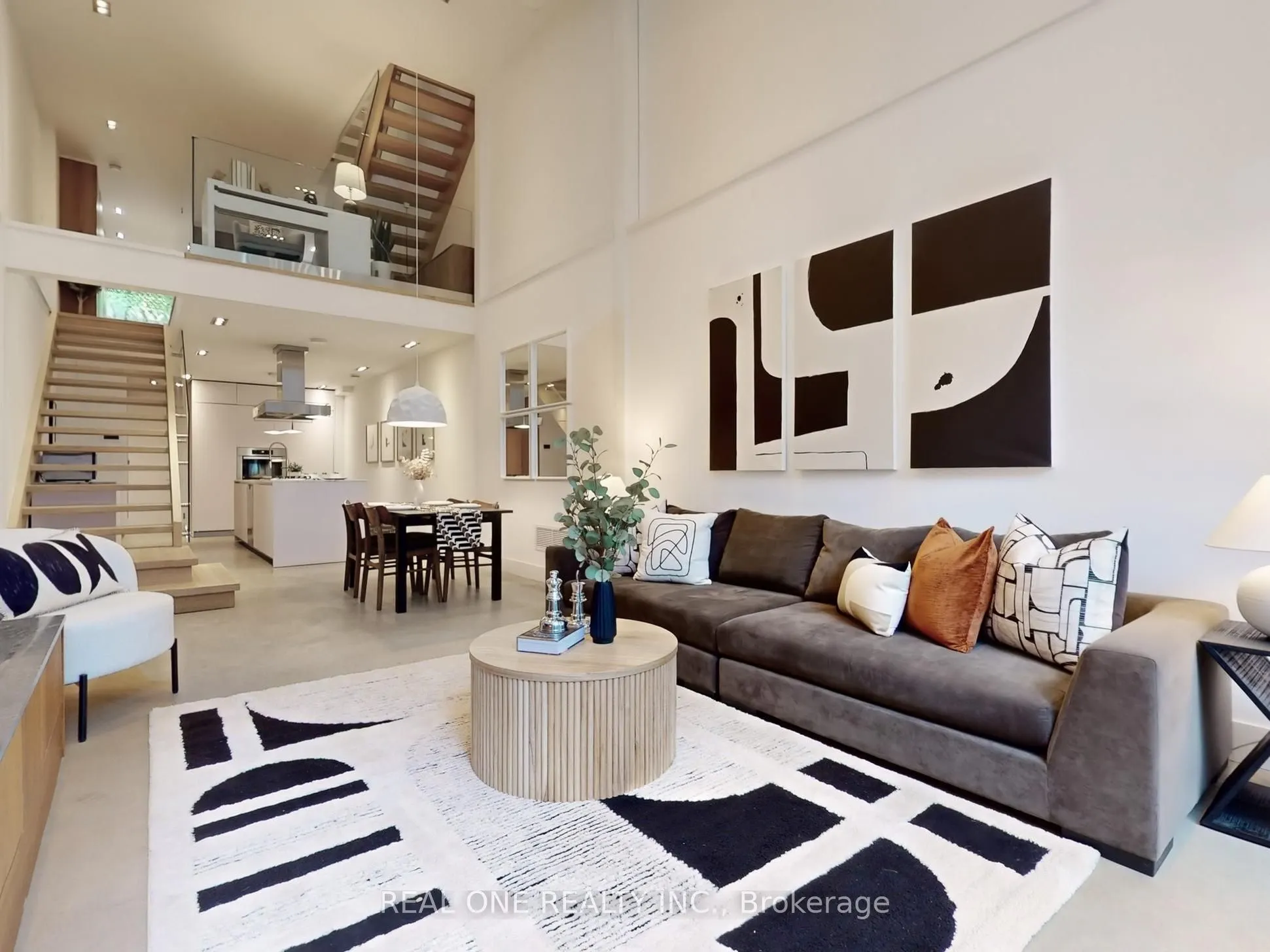 840 Richmond Street W