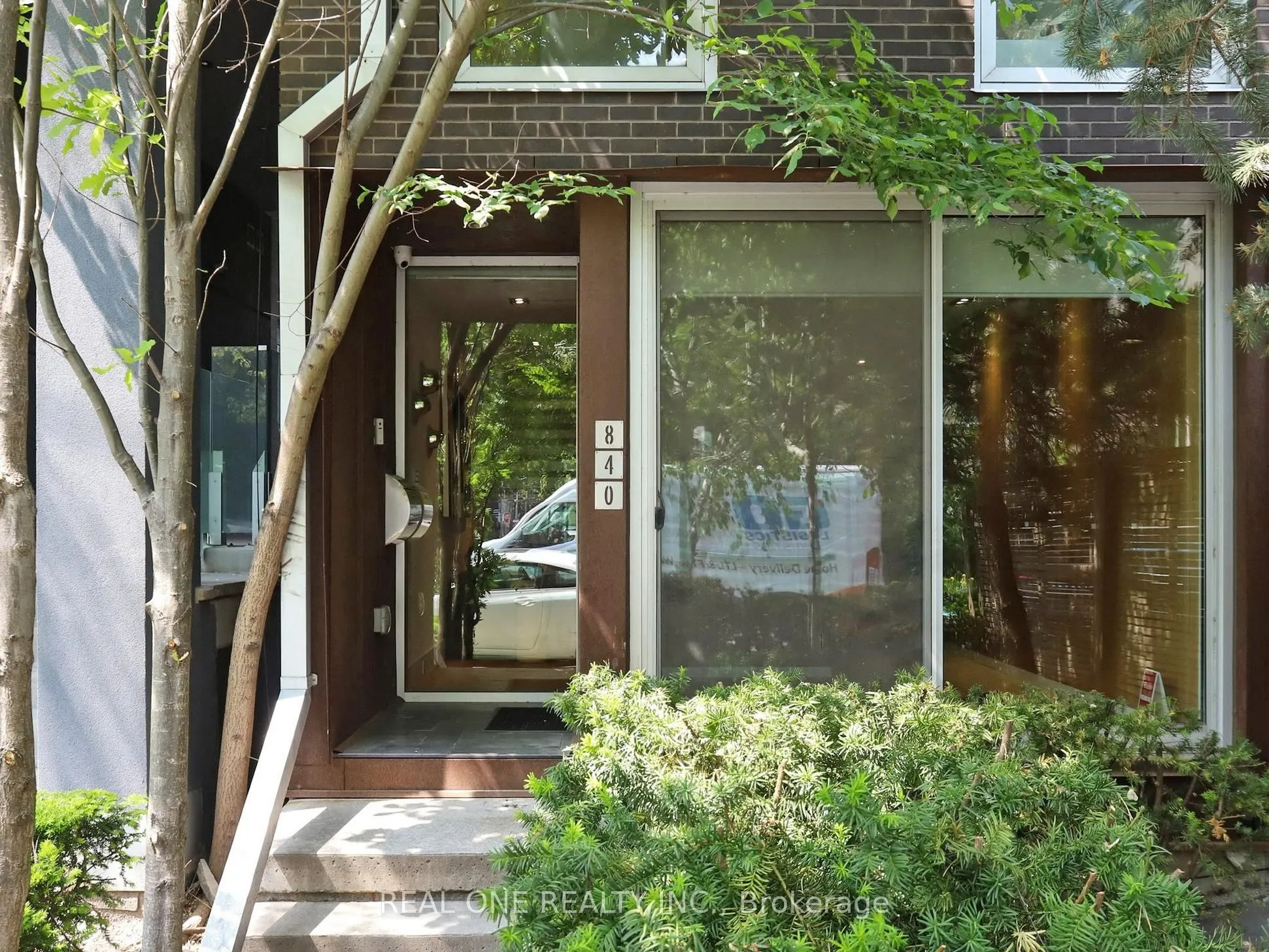 840 Richmond Street W