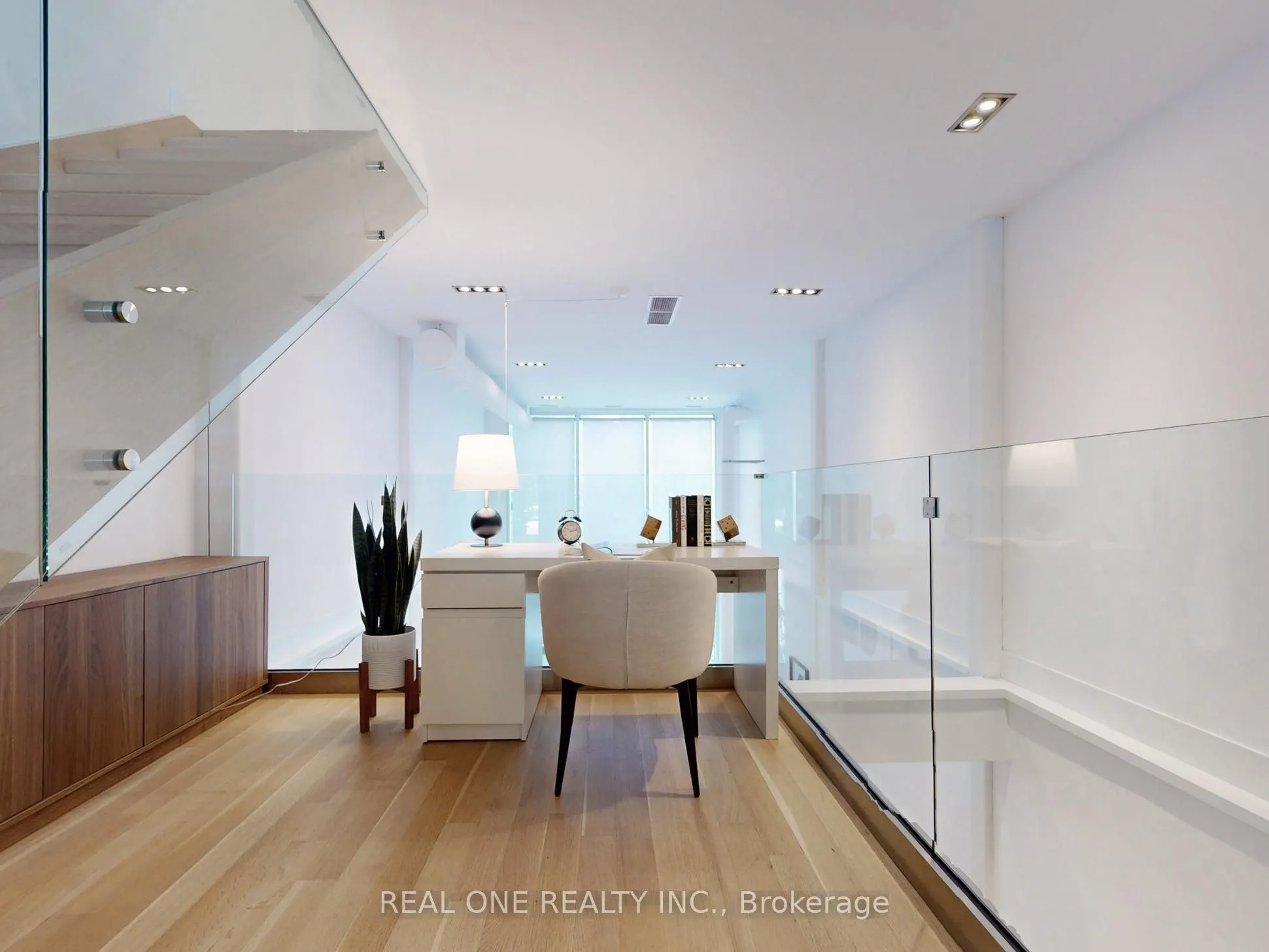 840 Richmond Street W
