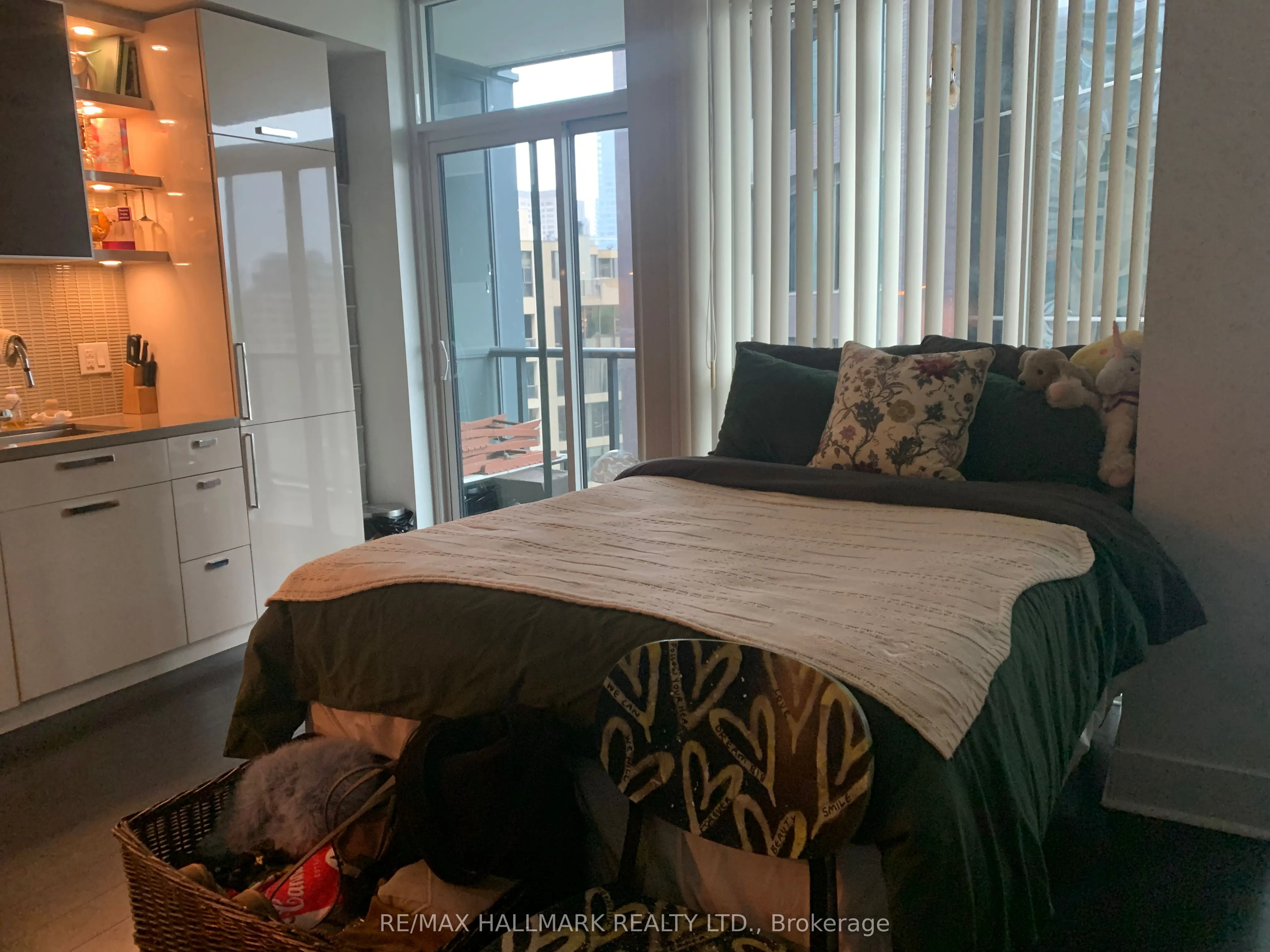 32 Davenport Road, #901