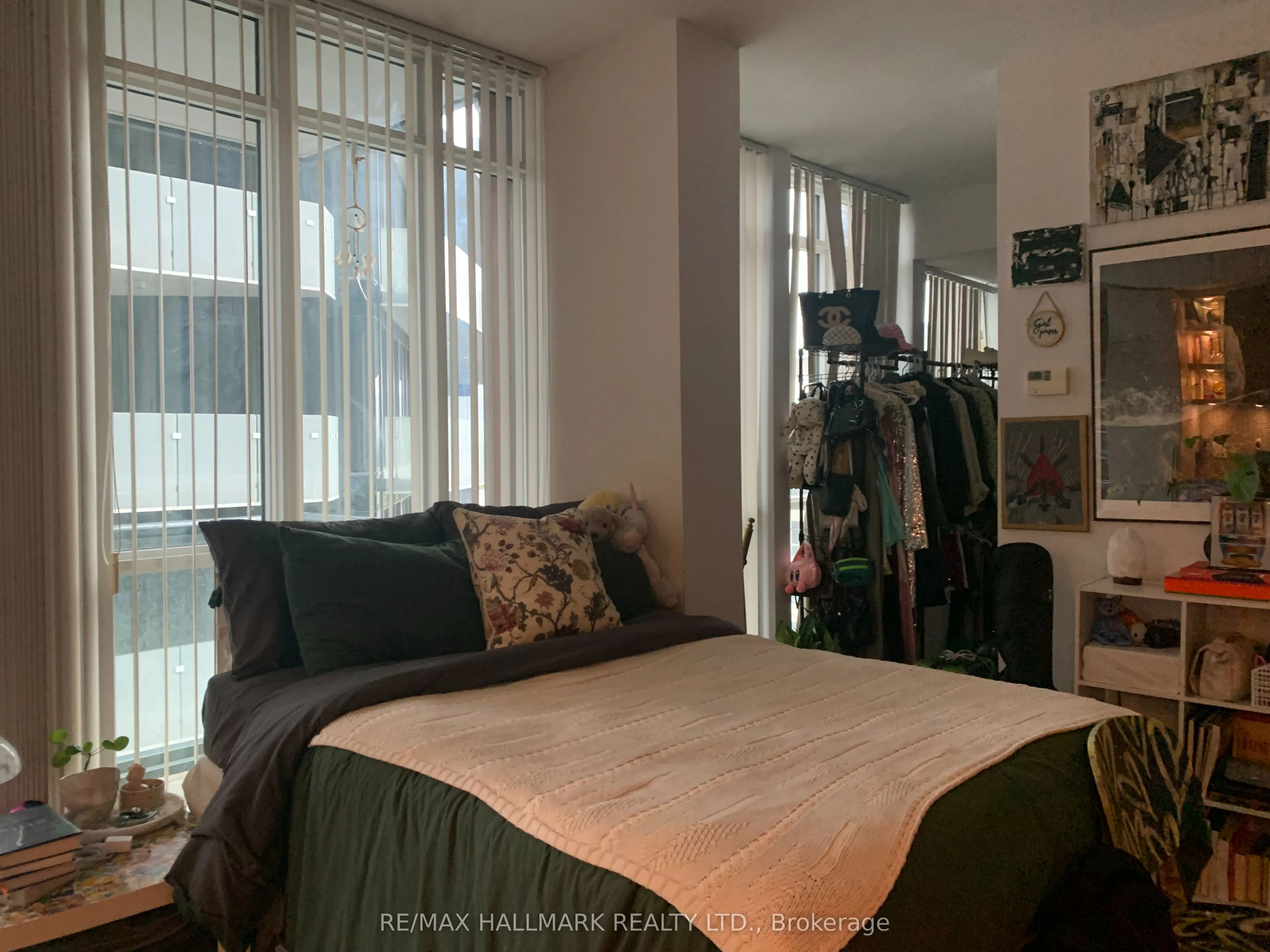 32 Davenport Road, #901