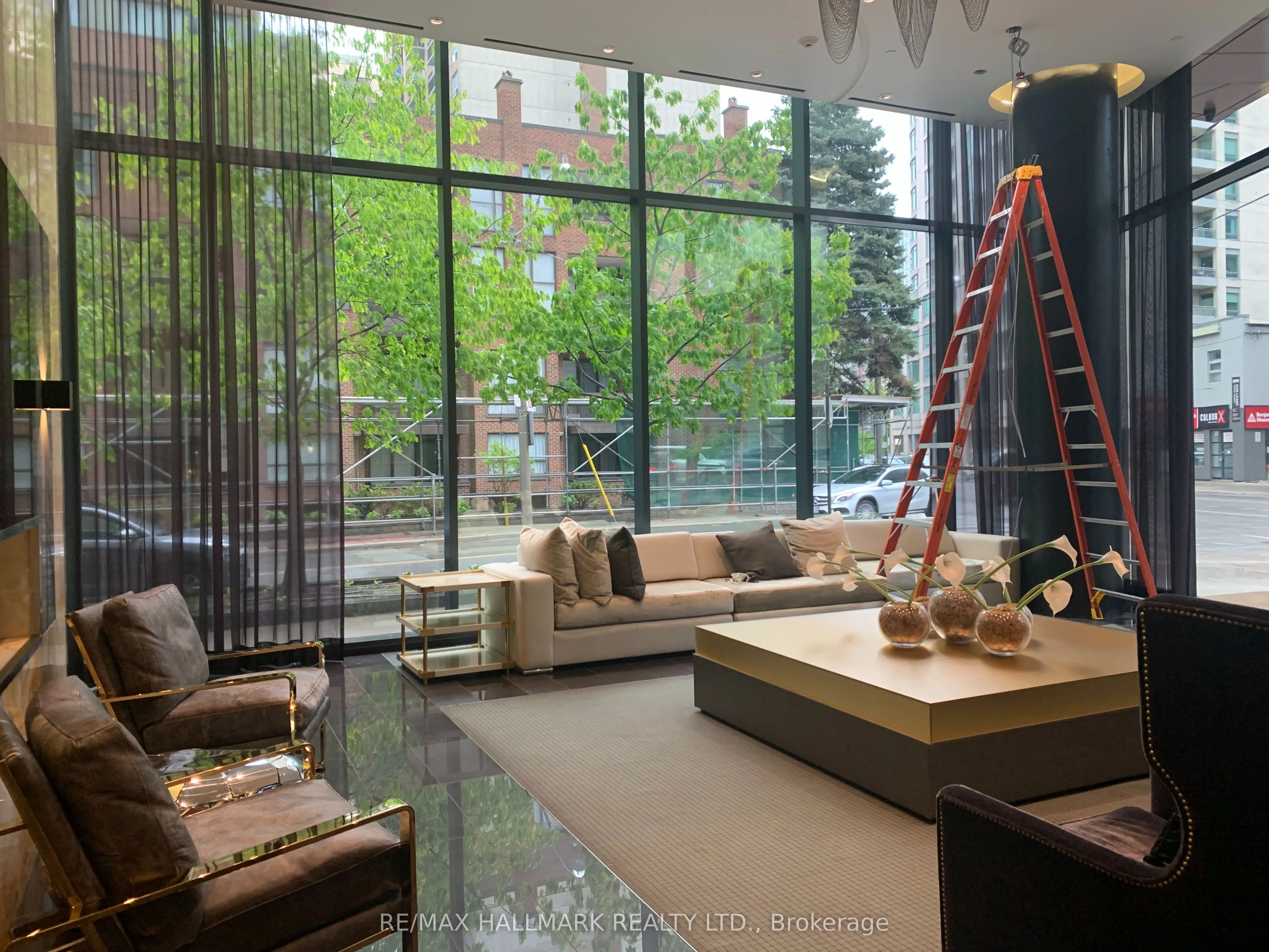 32 Davenport Road, #901