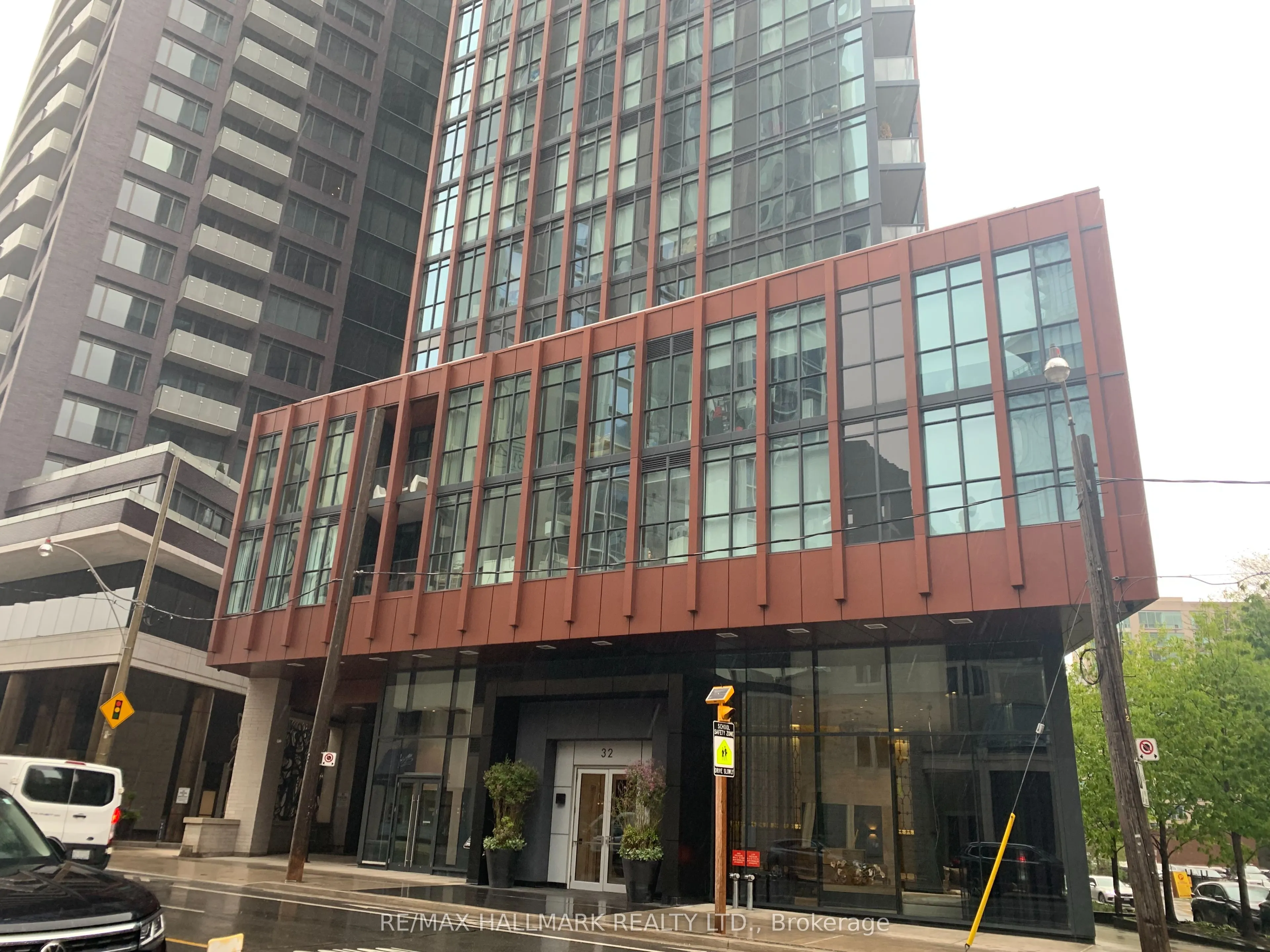 32 Davenport Road, #901