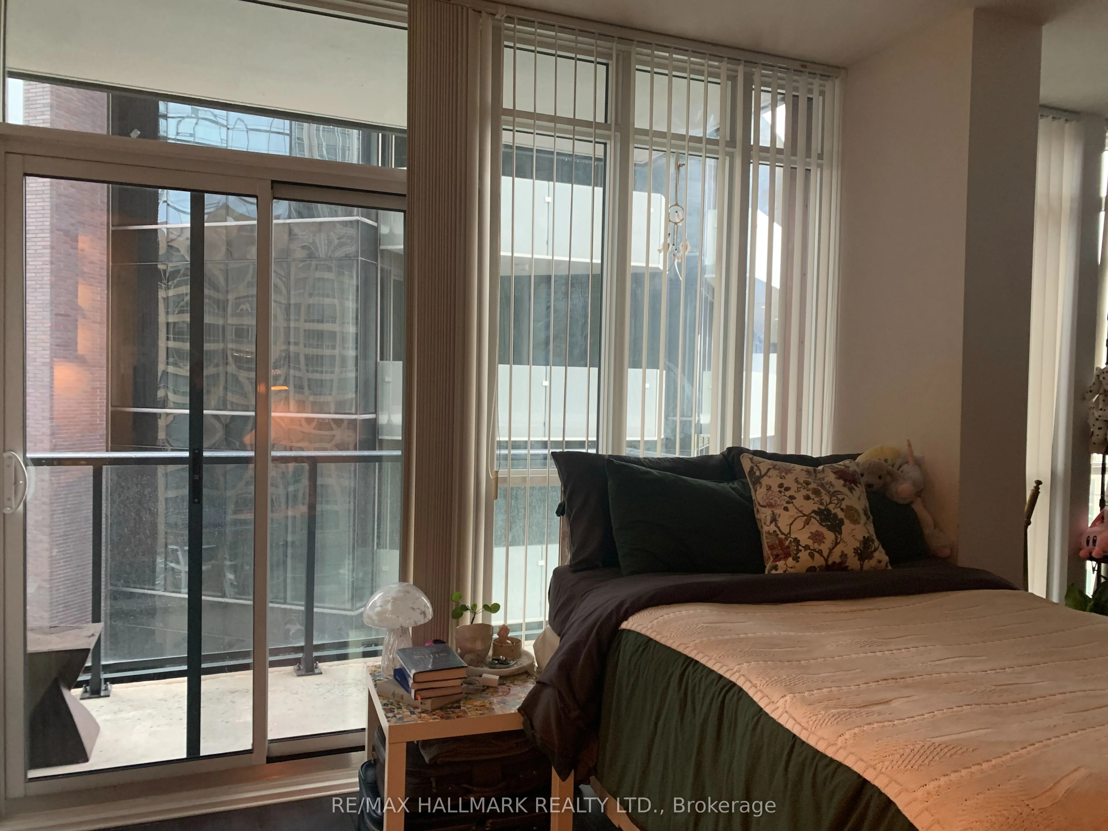 32 Davenport Road, #901