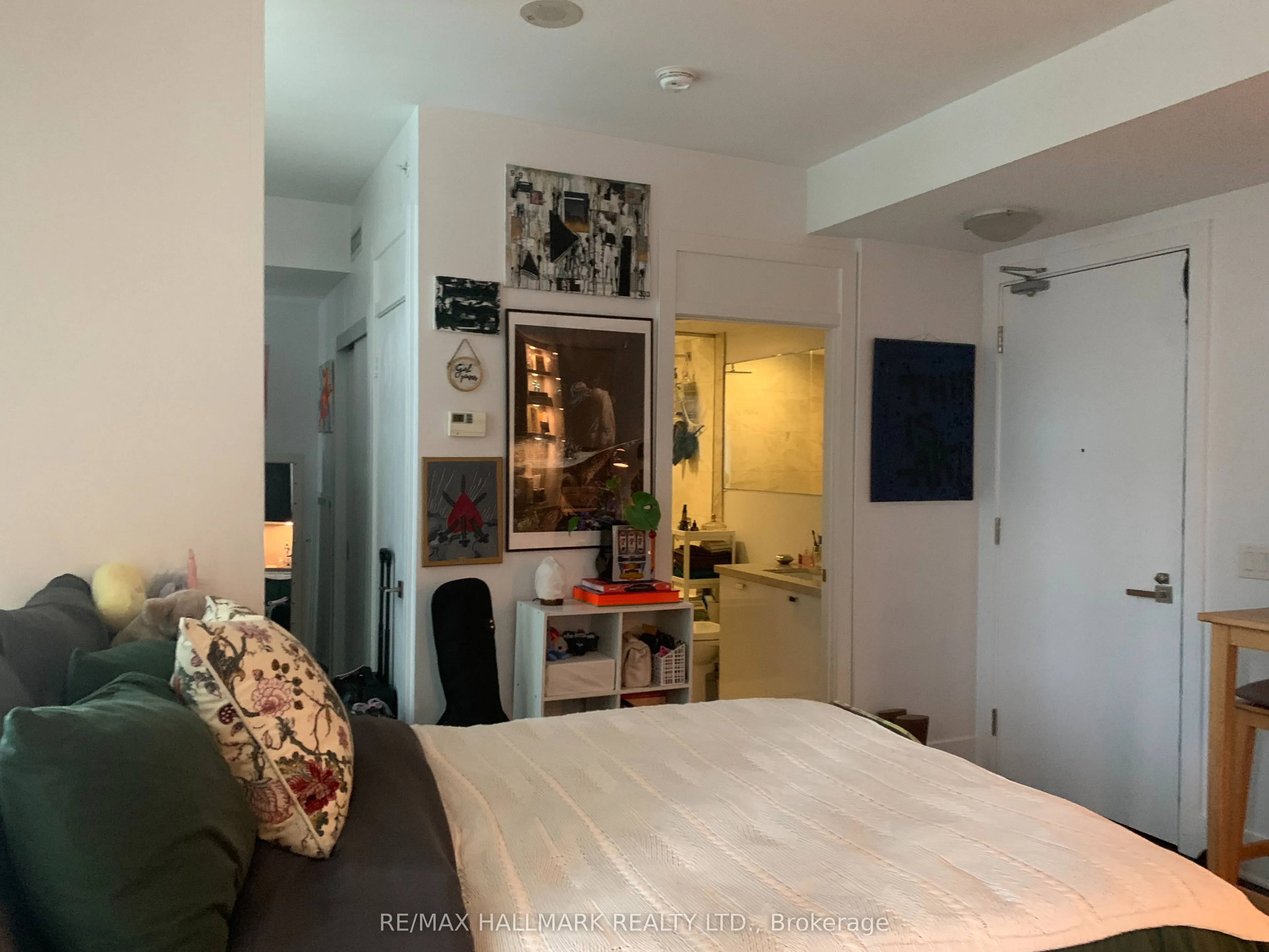 32 Davenport Road, #901