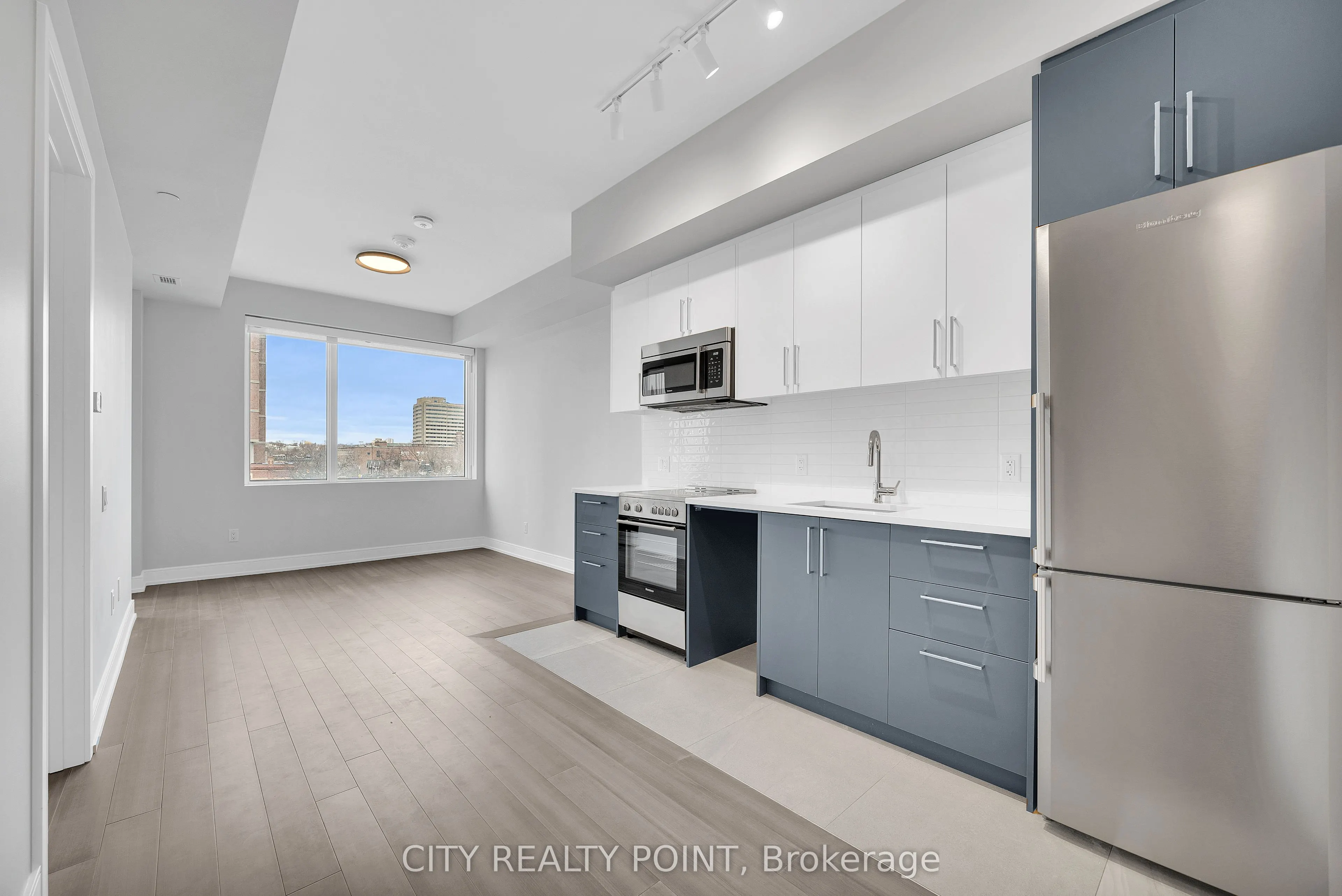 664 Spadina Avenue, #214