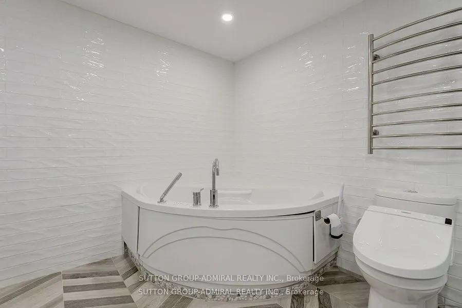278 Bloor Street E, #805
