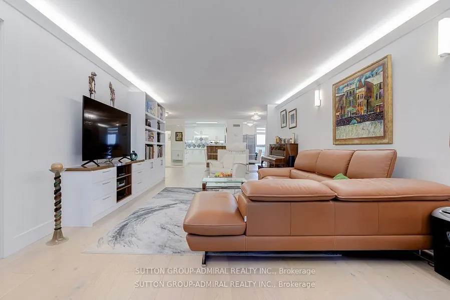 278 Bloor Street E, #805