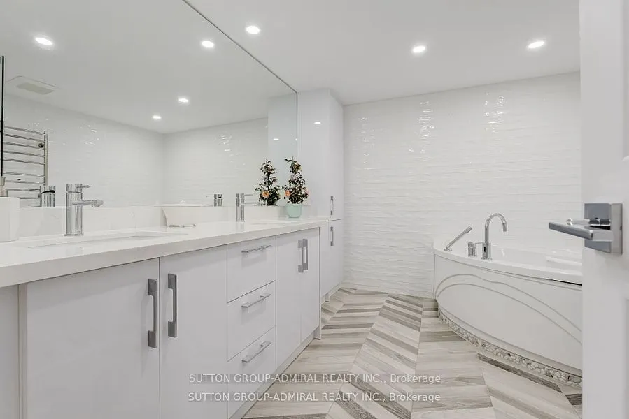 278 Bloor Street E, #805