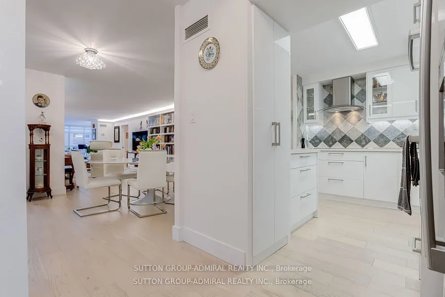 278 Bloor Street E, #805