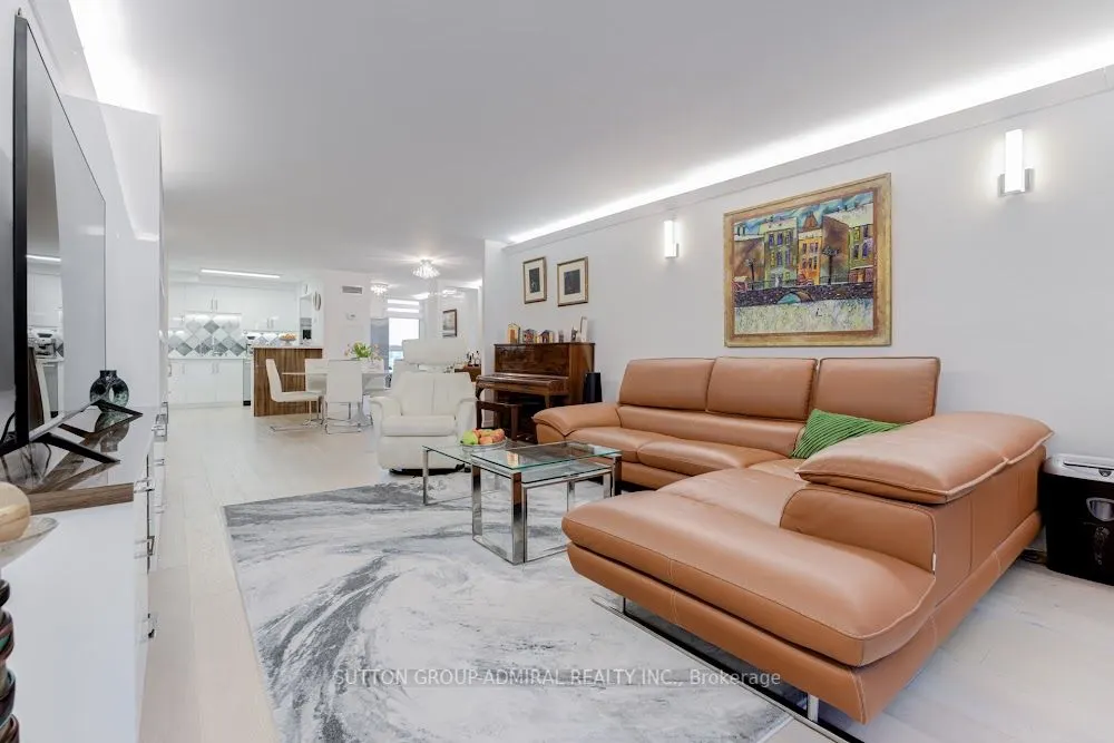 278 Bloor Street E, #805