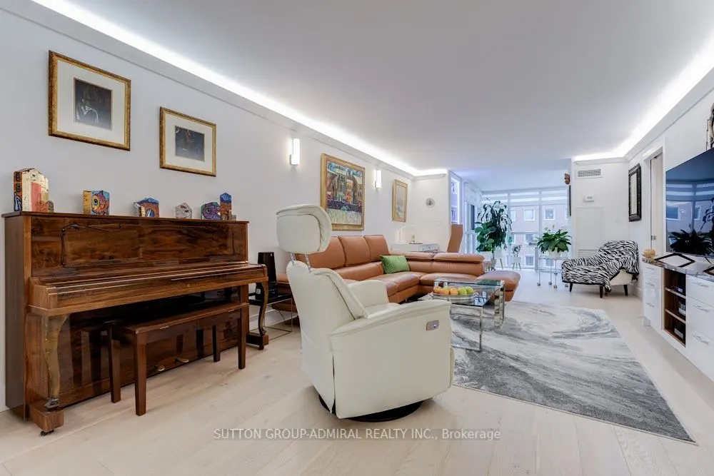 278 Bloor Street E, #805