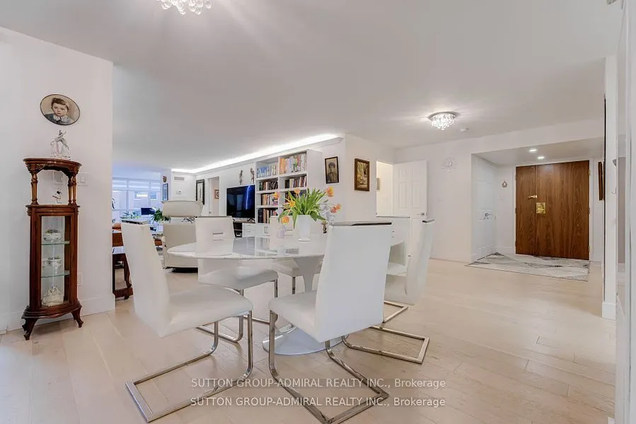 278 Bloor Street E, #805