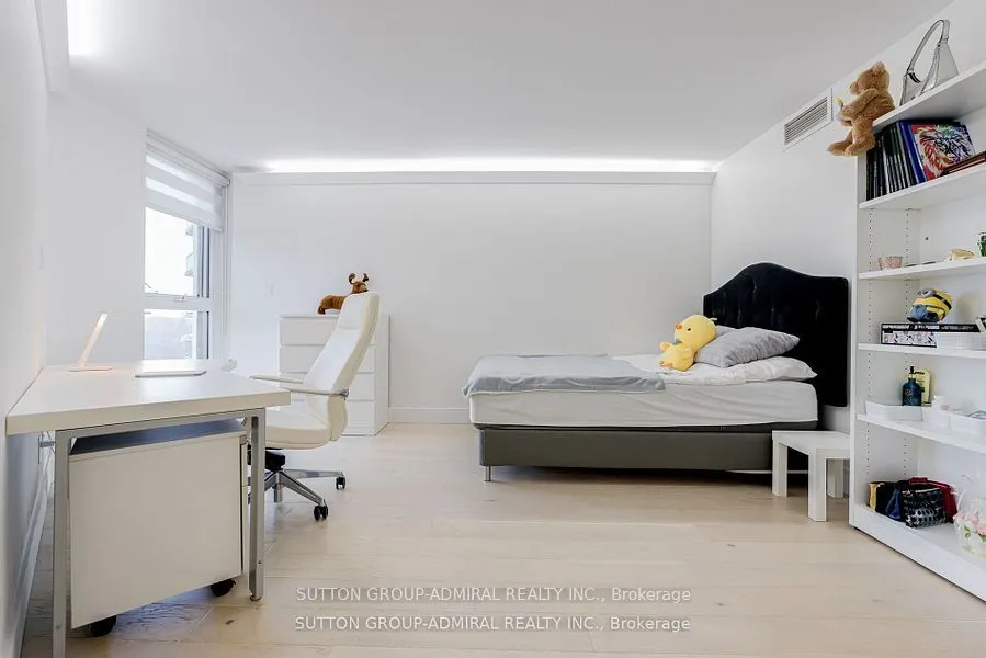 278 Bloor Street E, #805