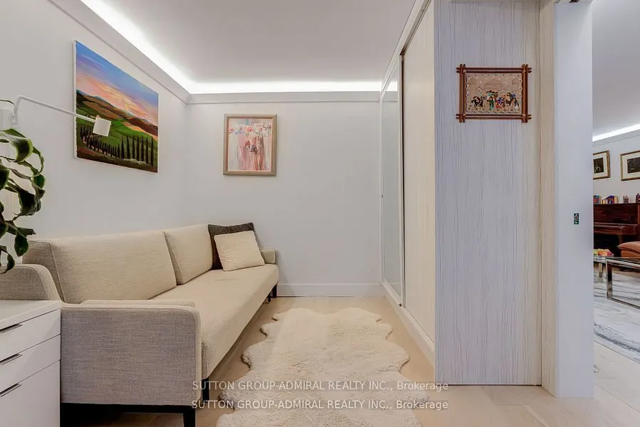 278 Bloor Street E, #805