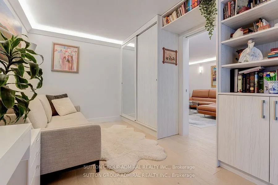 278 Bloor Street E, #805