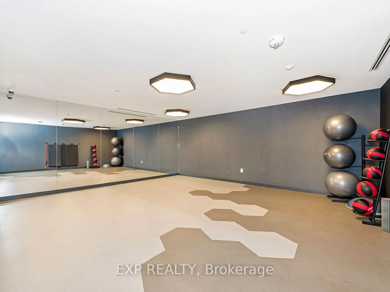 28 Freeland Street, #4904