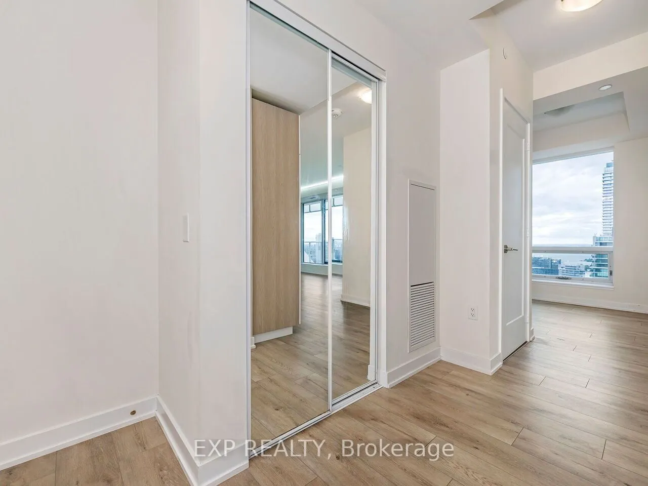 28 Freeland Street, #4904