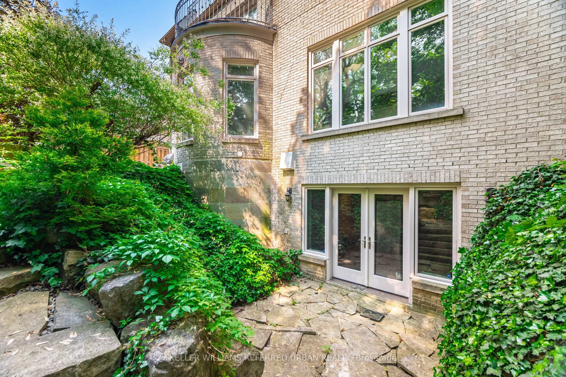 290 Russell Hill Road