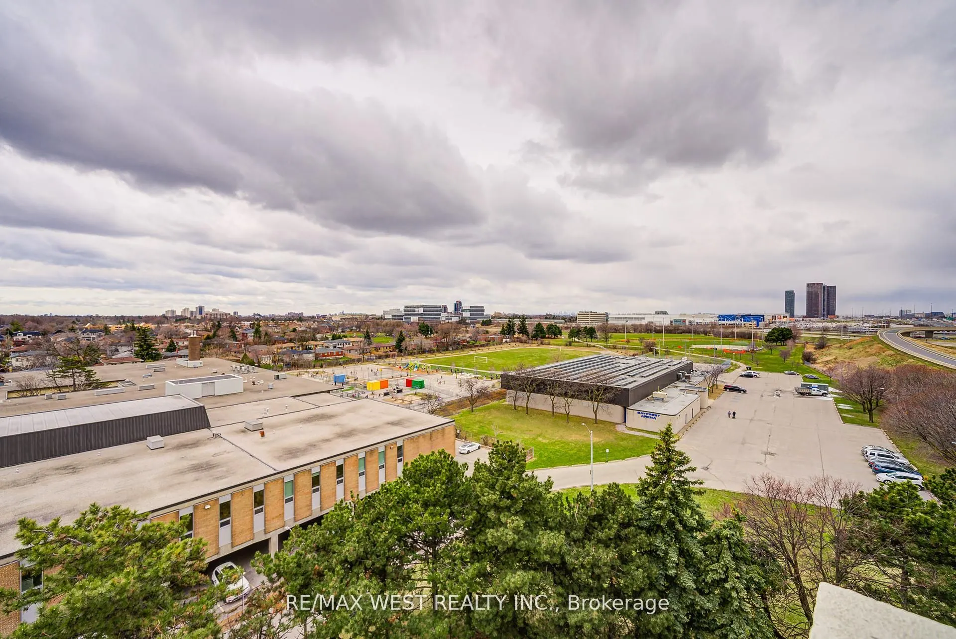 150 Neptune Drive, #906