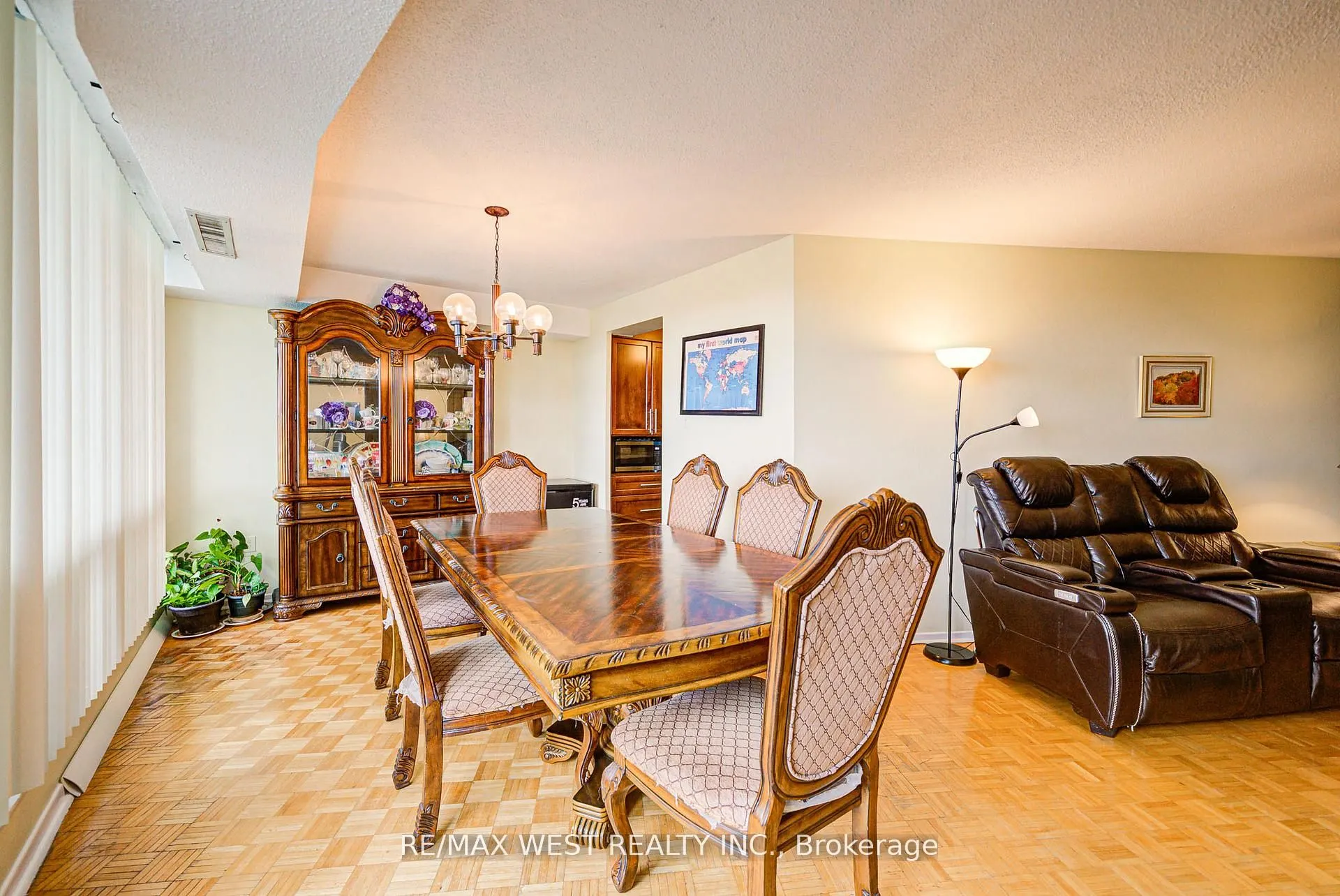 150 Neptune Drive, #906