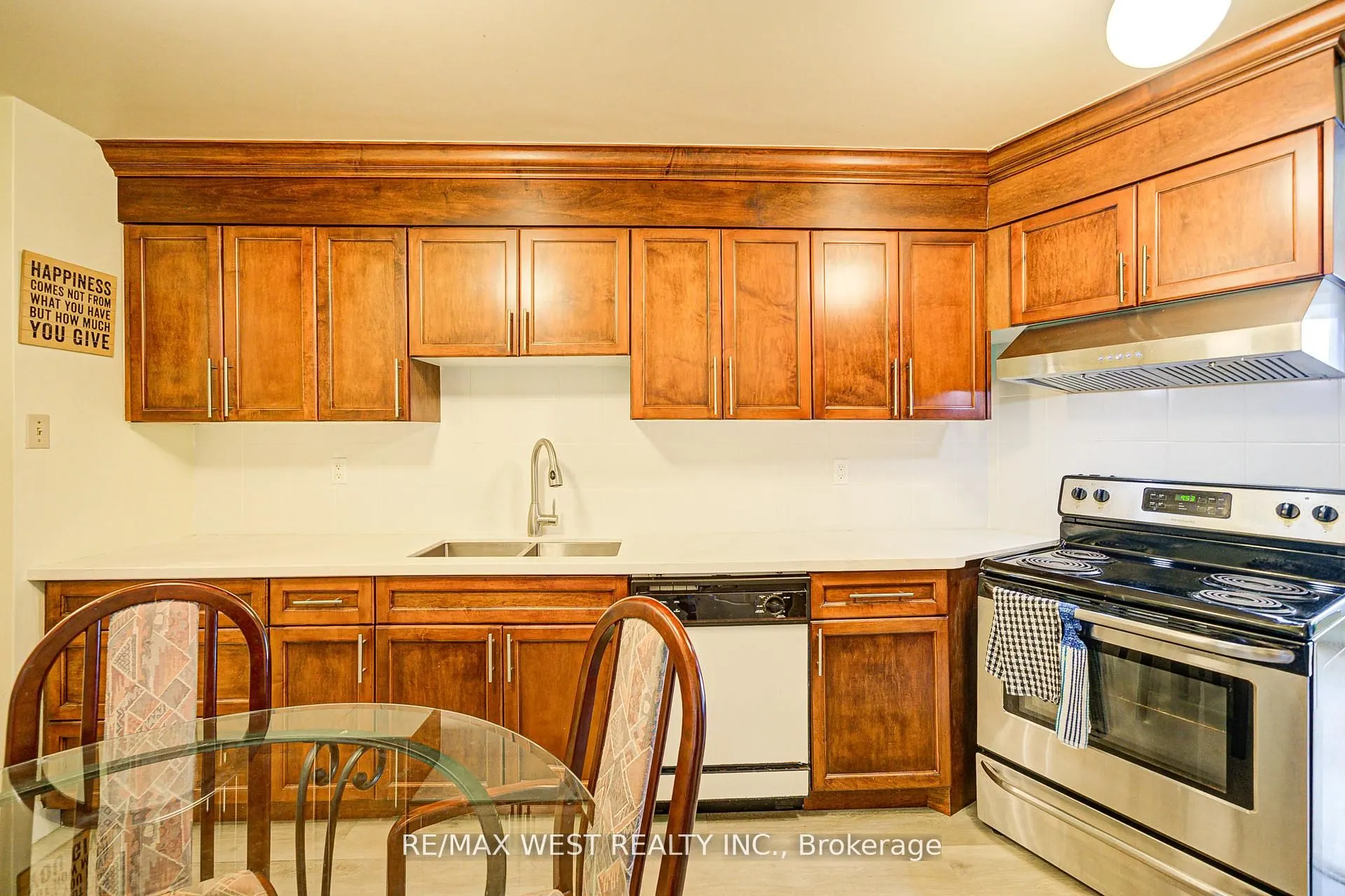 150 Neptune Drive, #906