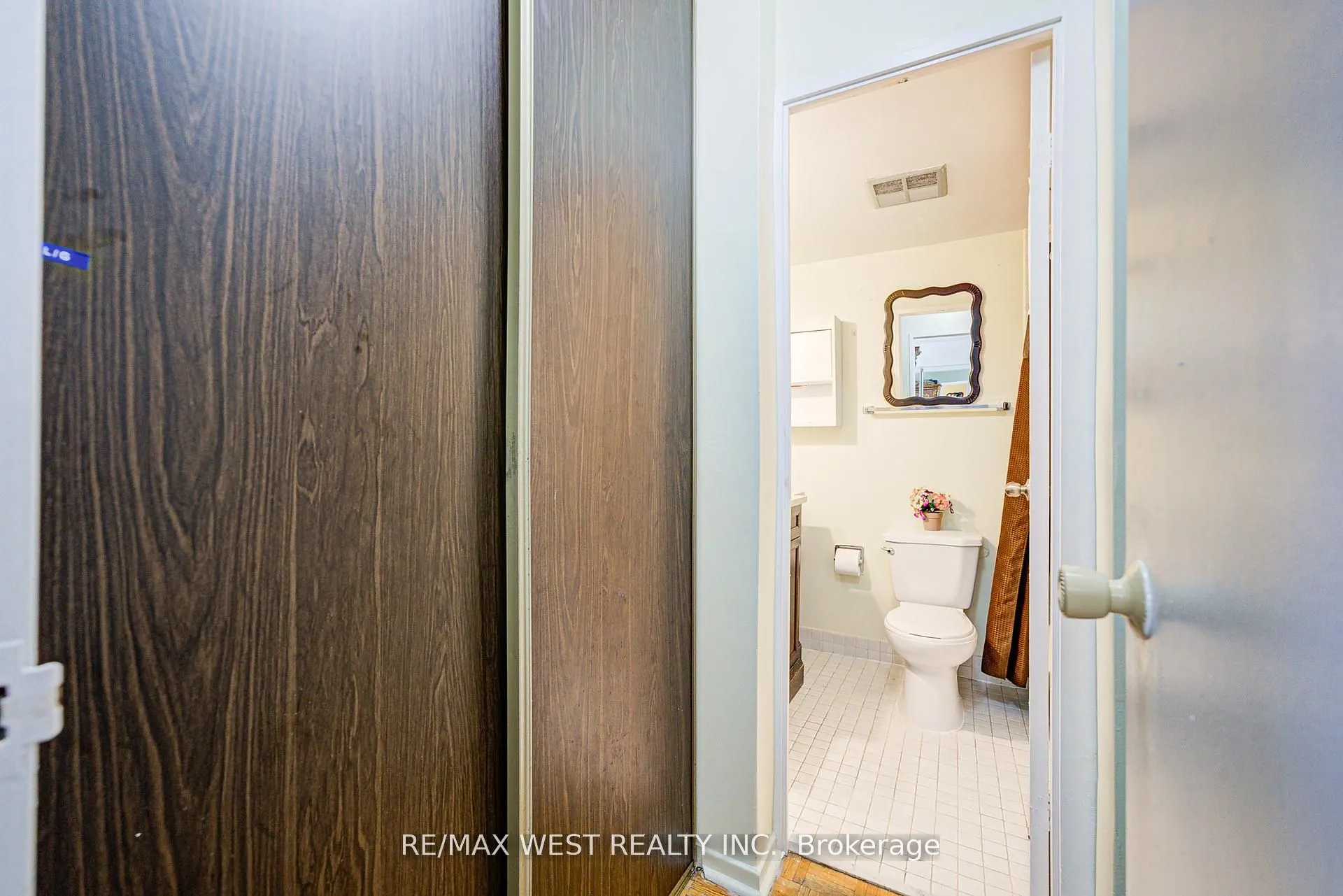 150 Neptune Drive, #906