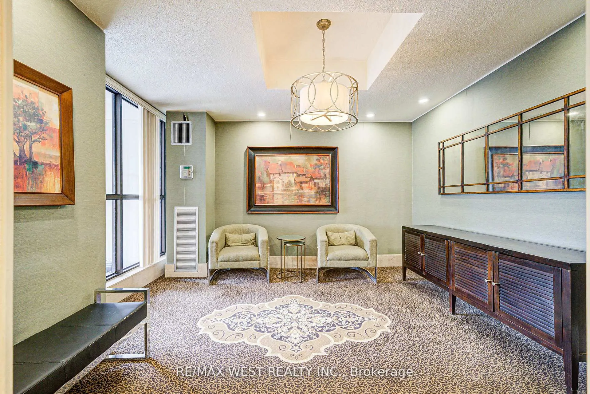 150 Neptune Drive, #906