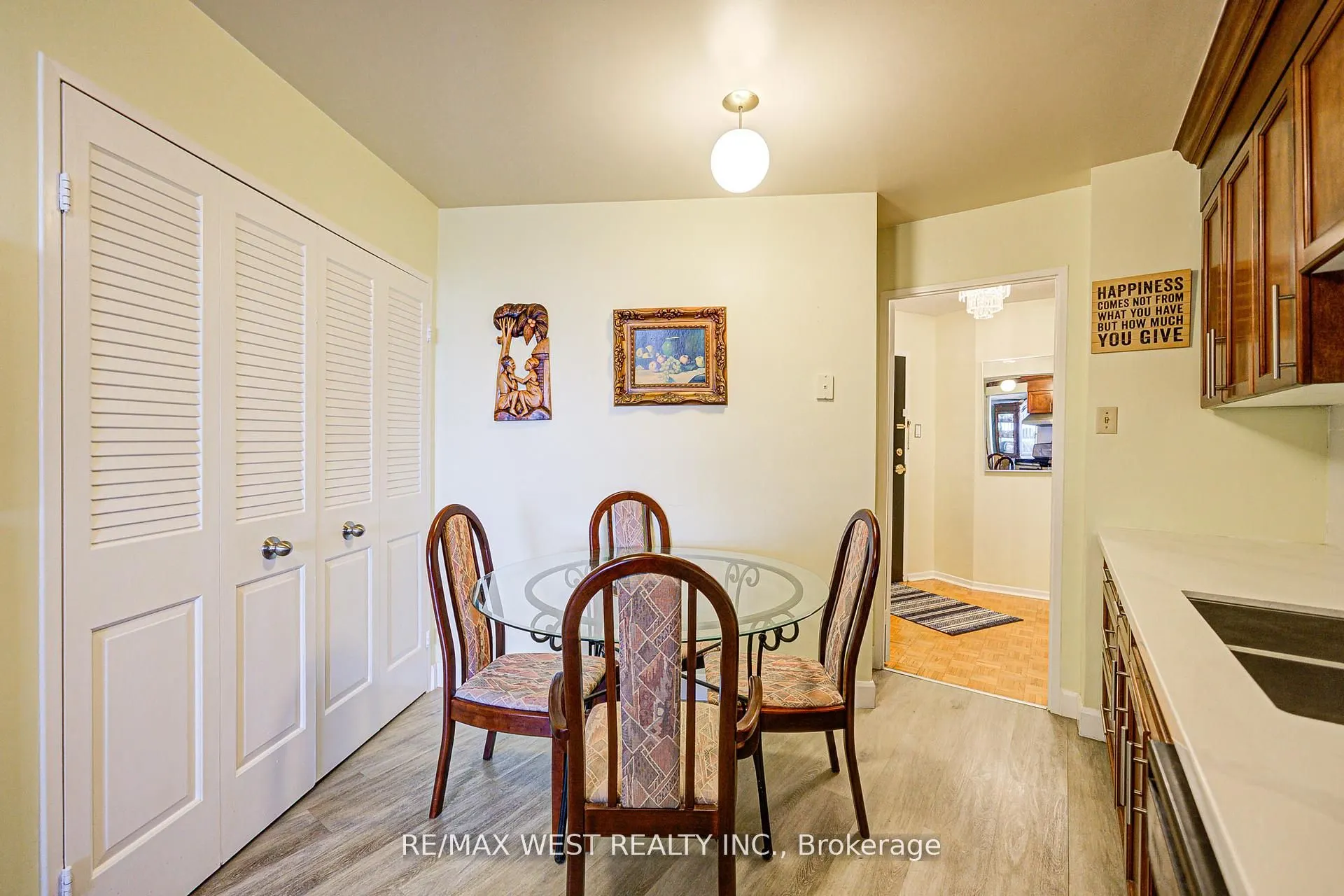 150 Neptune Drive, #906