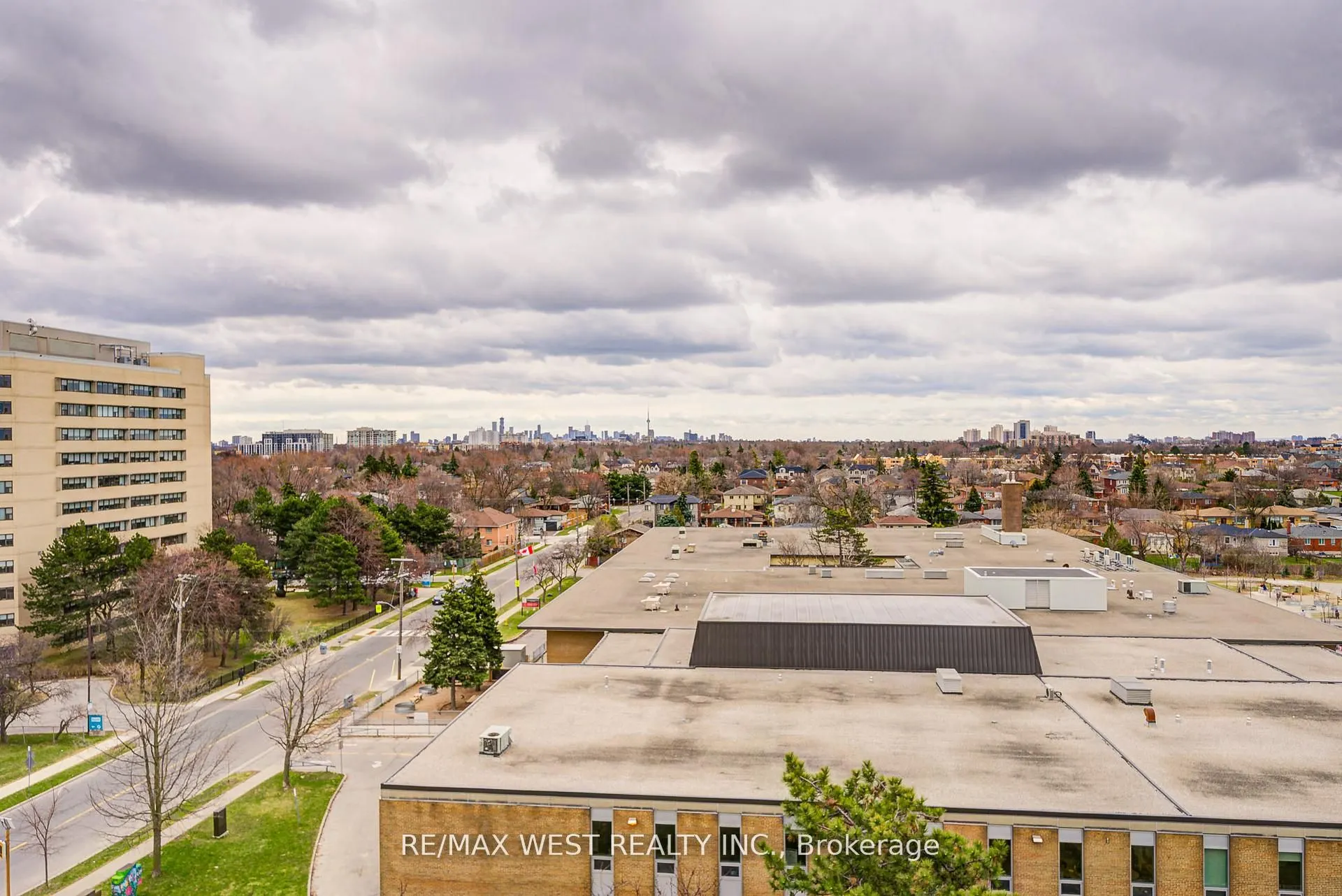 150 Neptune Drive, #906