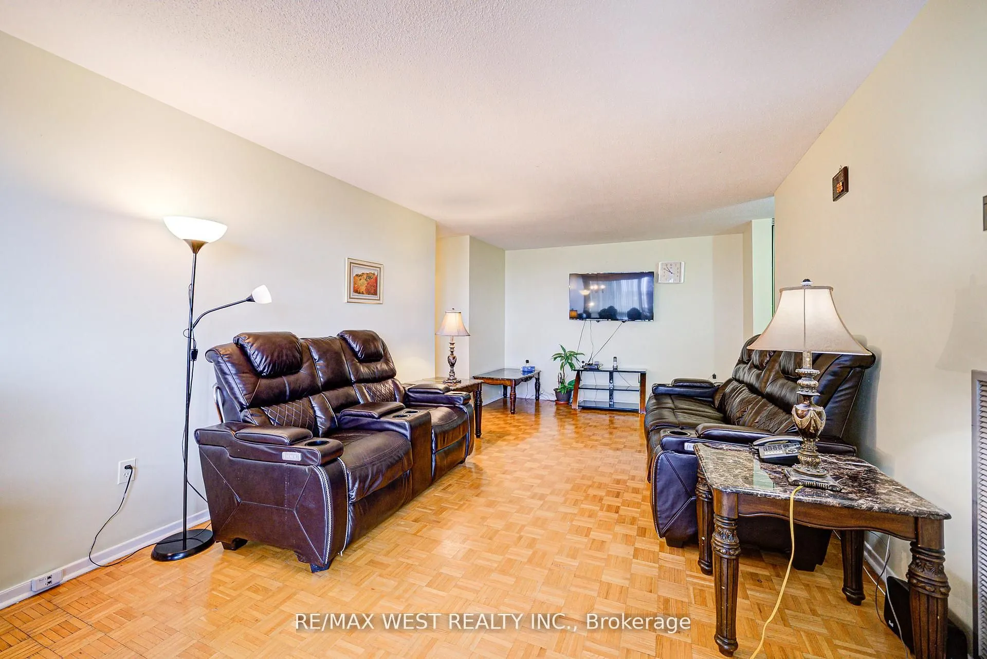 150 Neptune Drive, #906