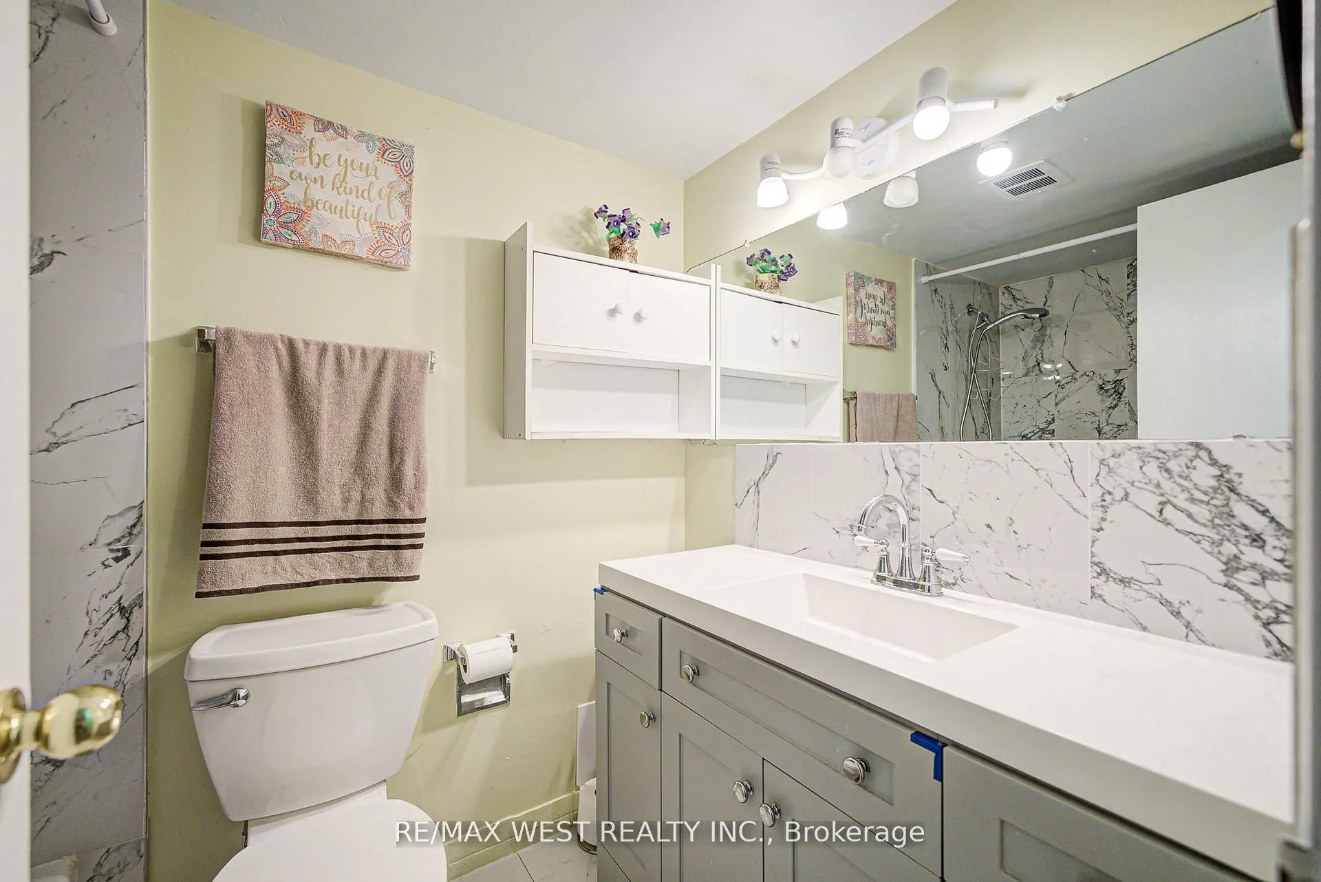 150 Neptune Drive, #906