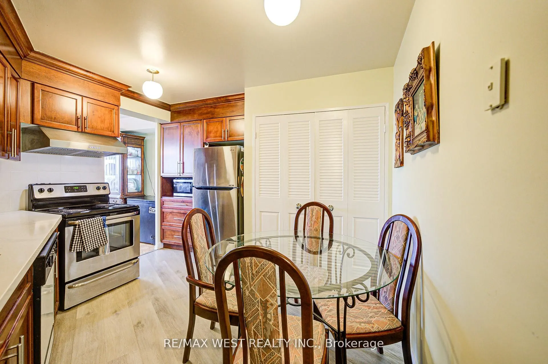 150 Neptune Drive, #906