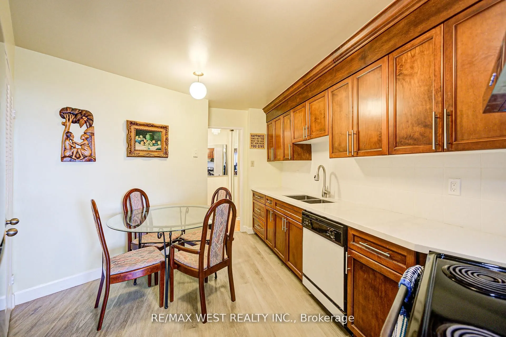 150 Neptune Drive, #906