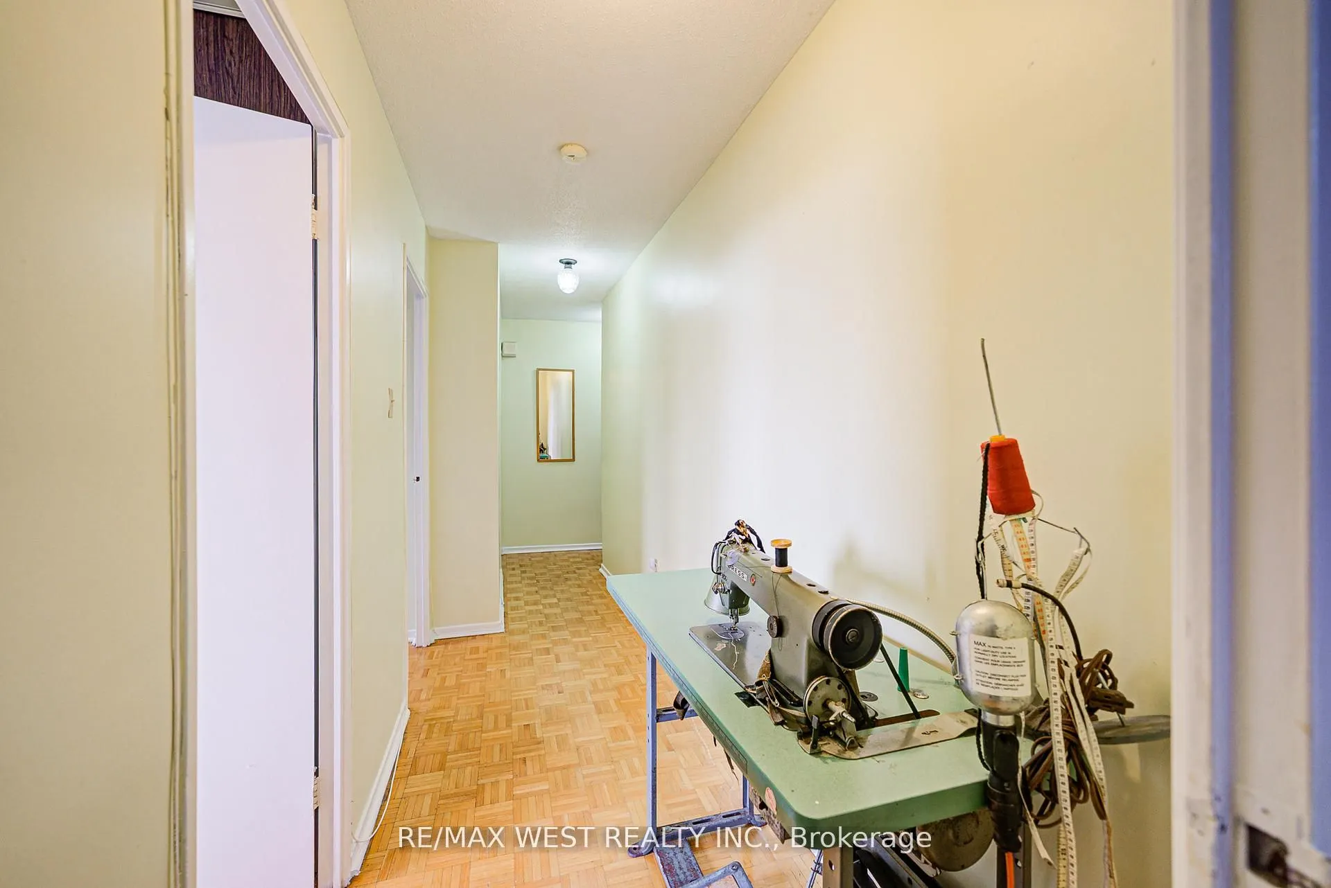 150 Neptune Drive, #906