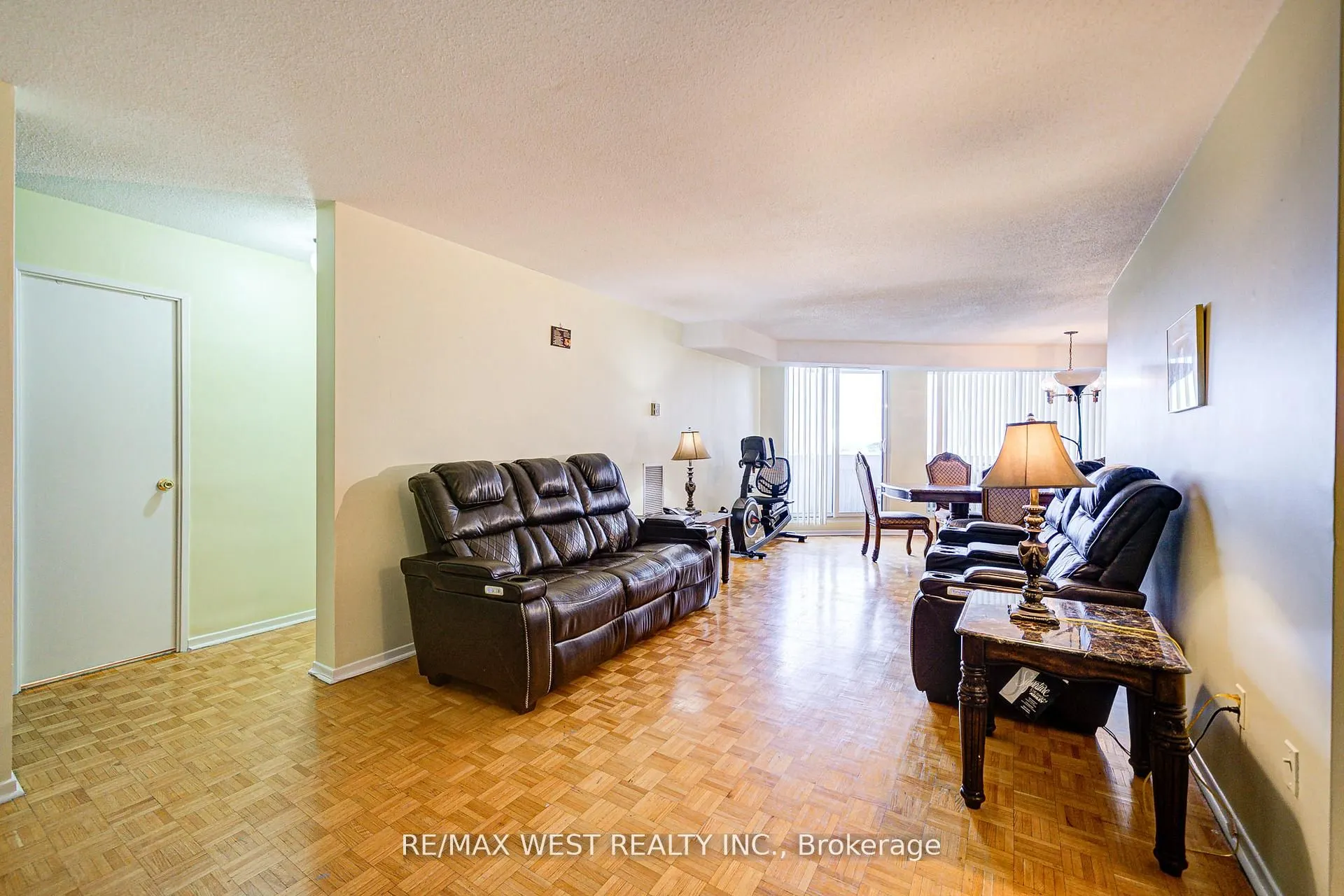 150 Neptune Drive, #906