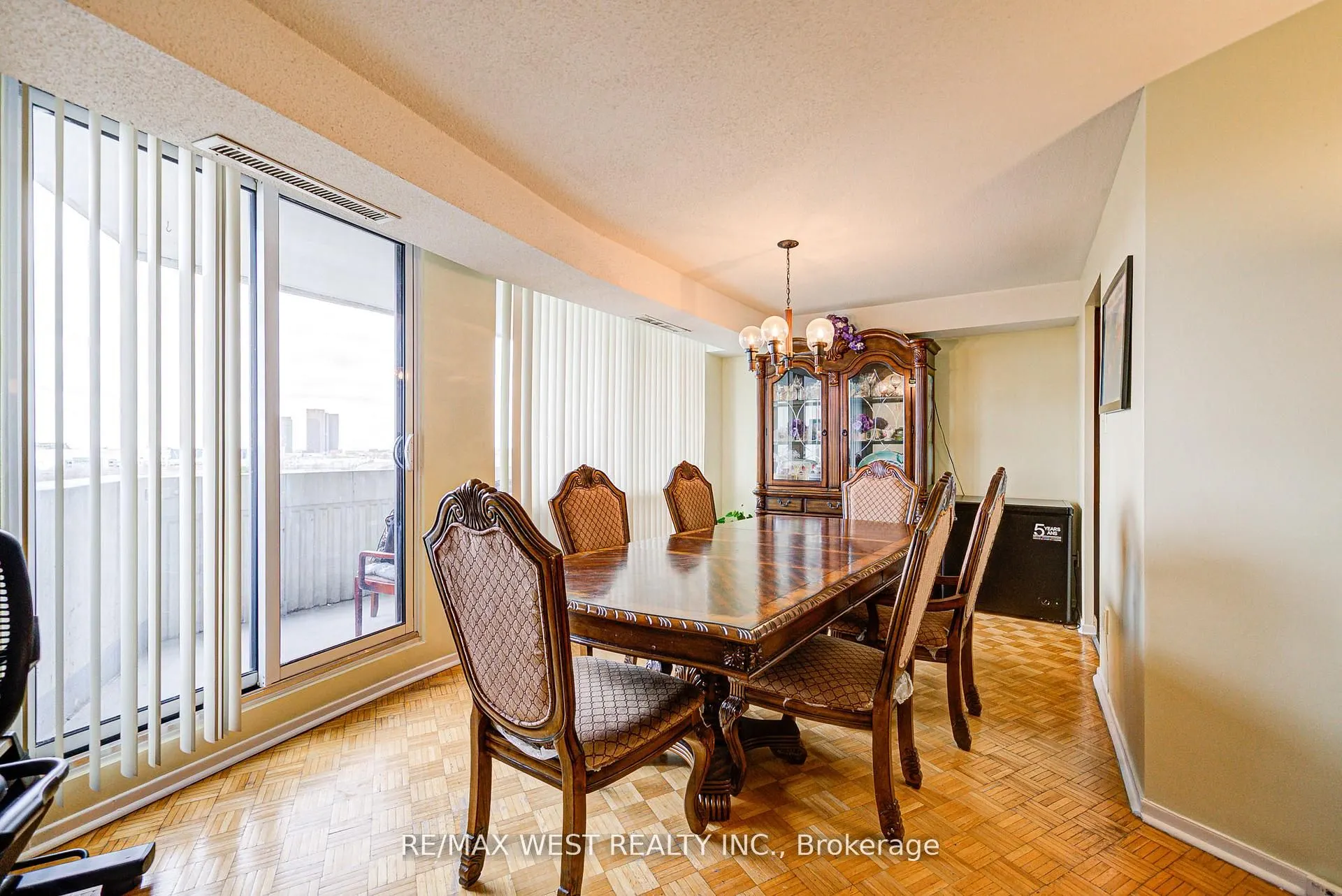 150 Neptune Drive, #906