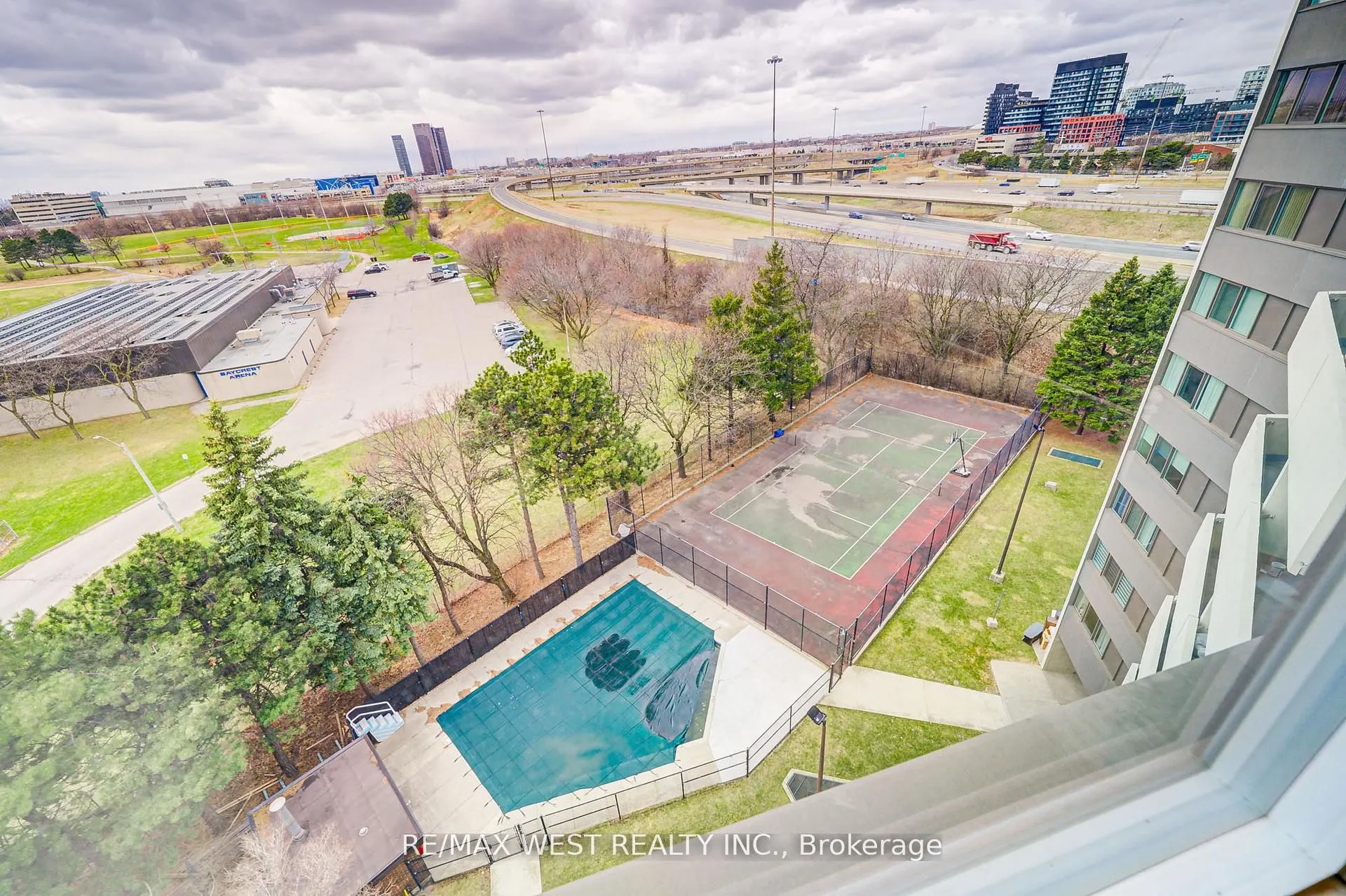 150 Neptune Drive, #906