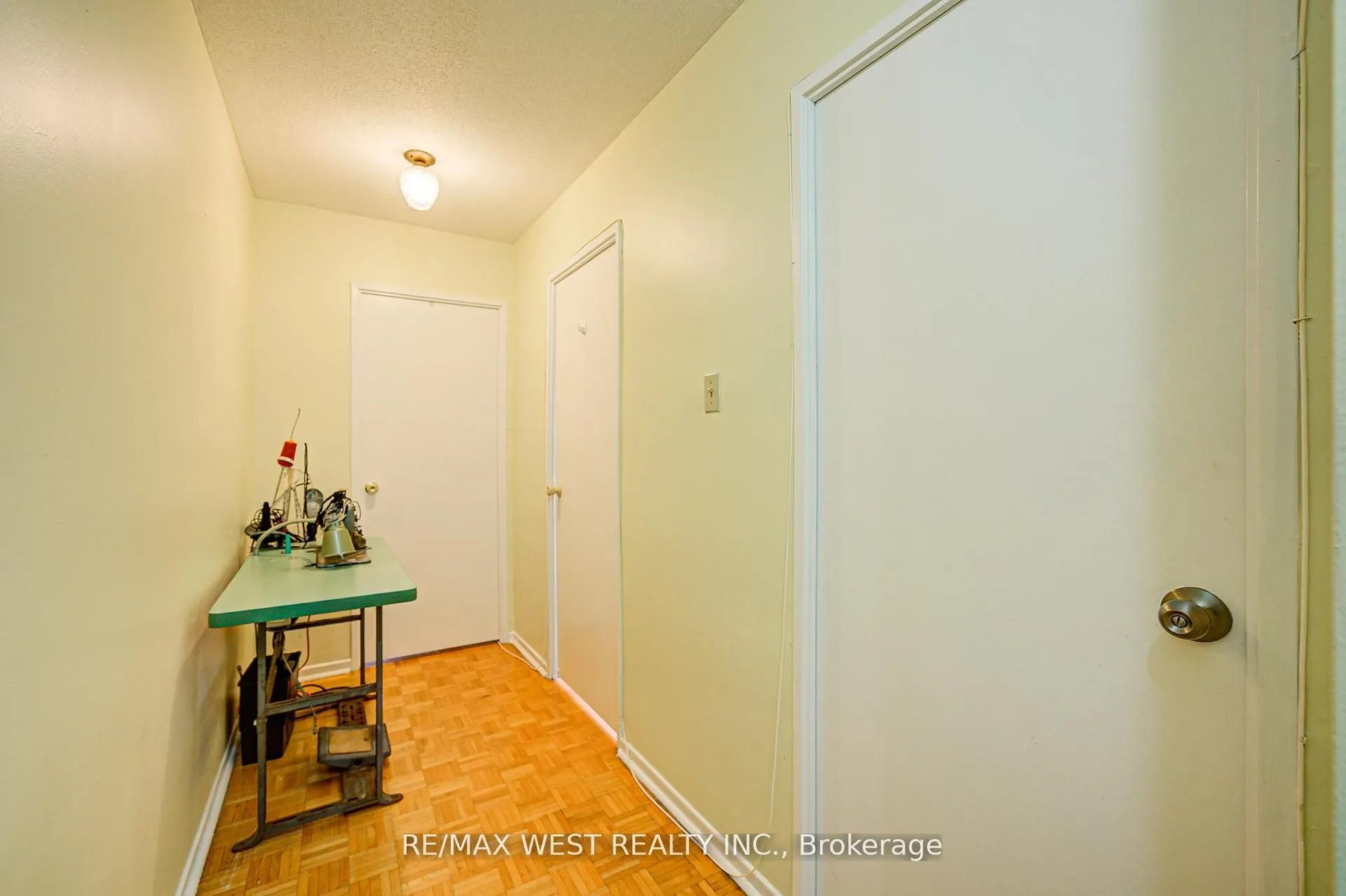 150 Neptune Drive, #906