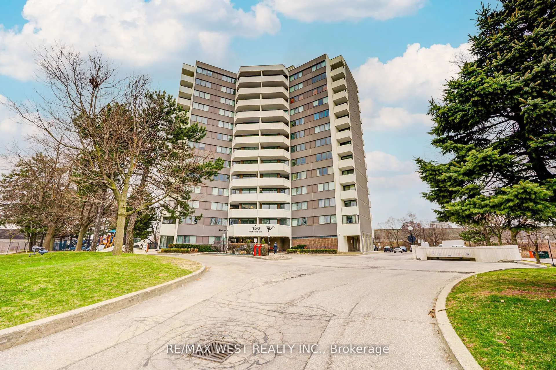 150 Neptune Drive, #906