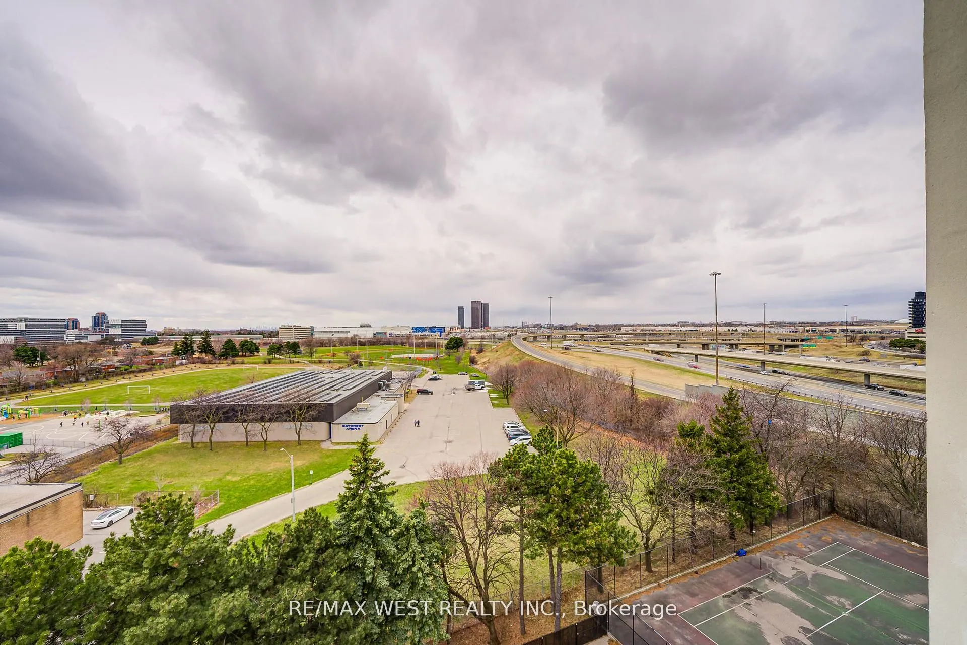 150 Neptune Drive, #906