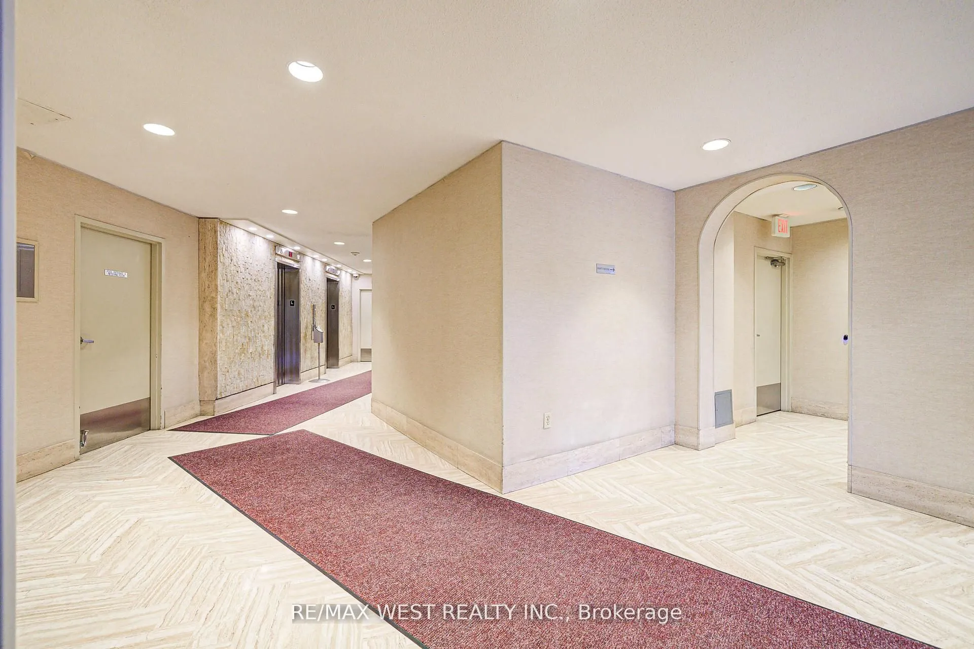 150 Neptune Drive, #906