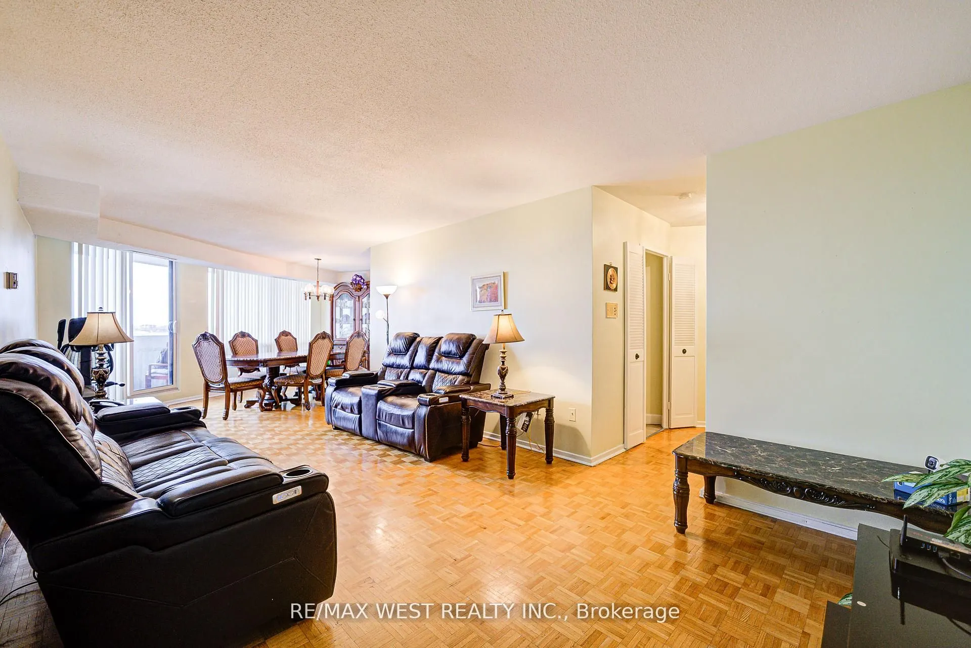 150 Neptune Drive, #906