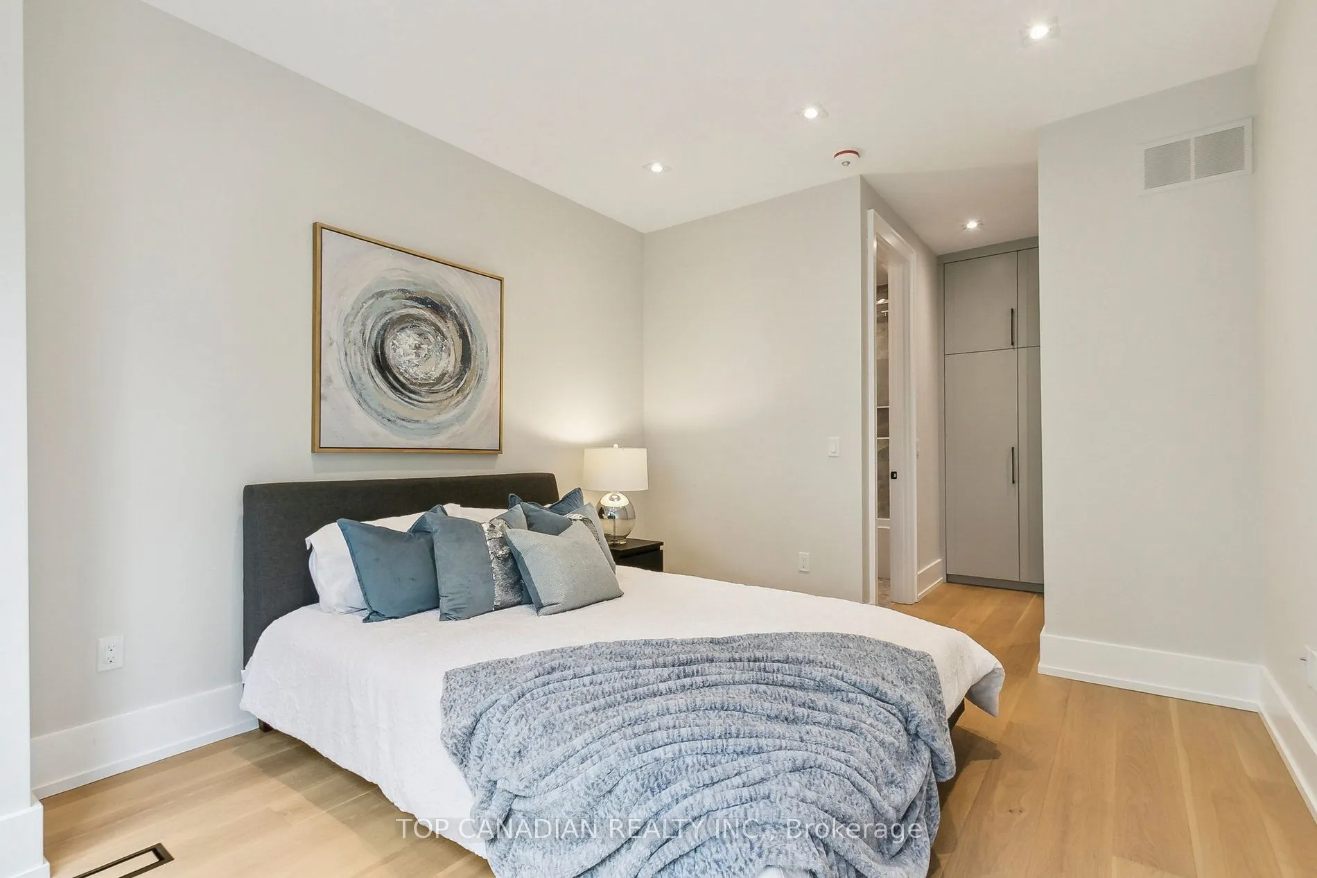 12 OTTER Crescent